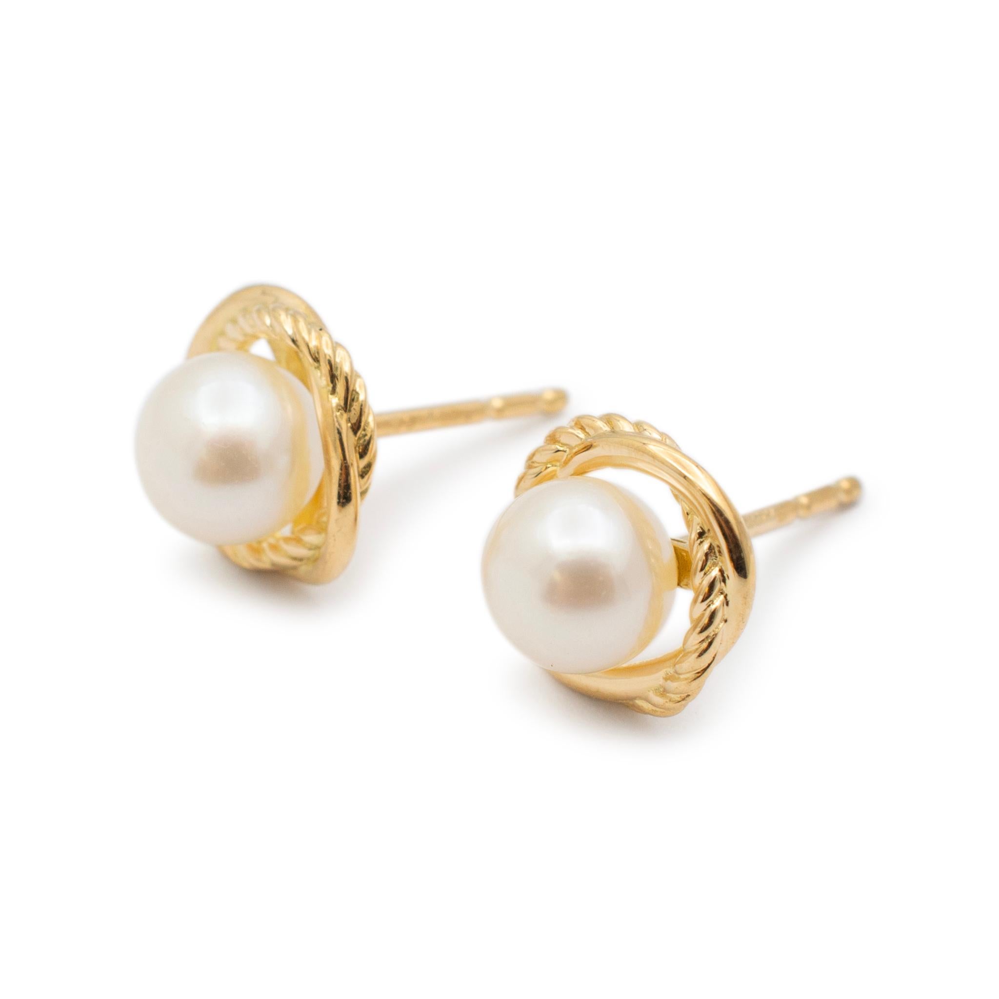 Brand: David Yurman

Gender: Ladies

Metal Type: 18K Yellow Gold

Length: 0.63 Inches

Width: 10.00 mm

Weight: 2.90 grams

Ladies DAVID YURMAN 18K yellow gold pearl stud earrings with push backs. Engraved with 