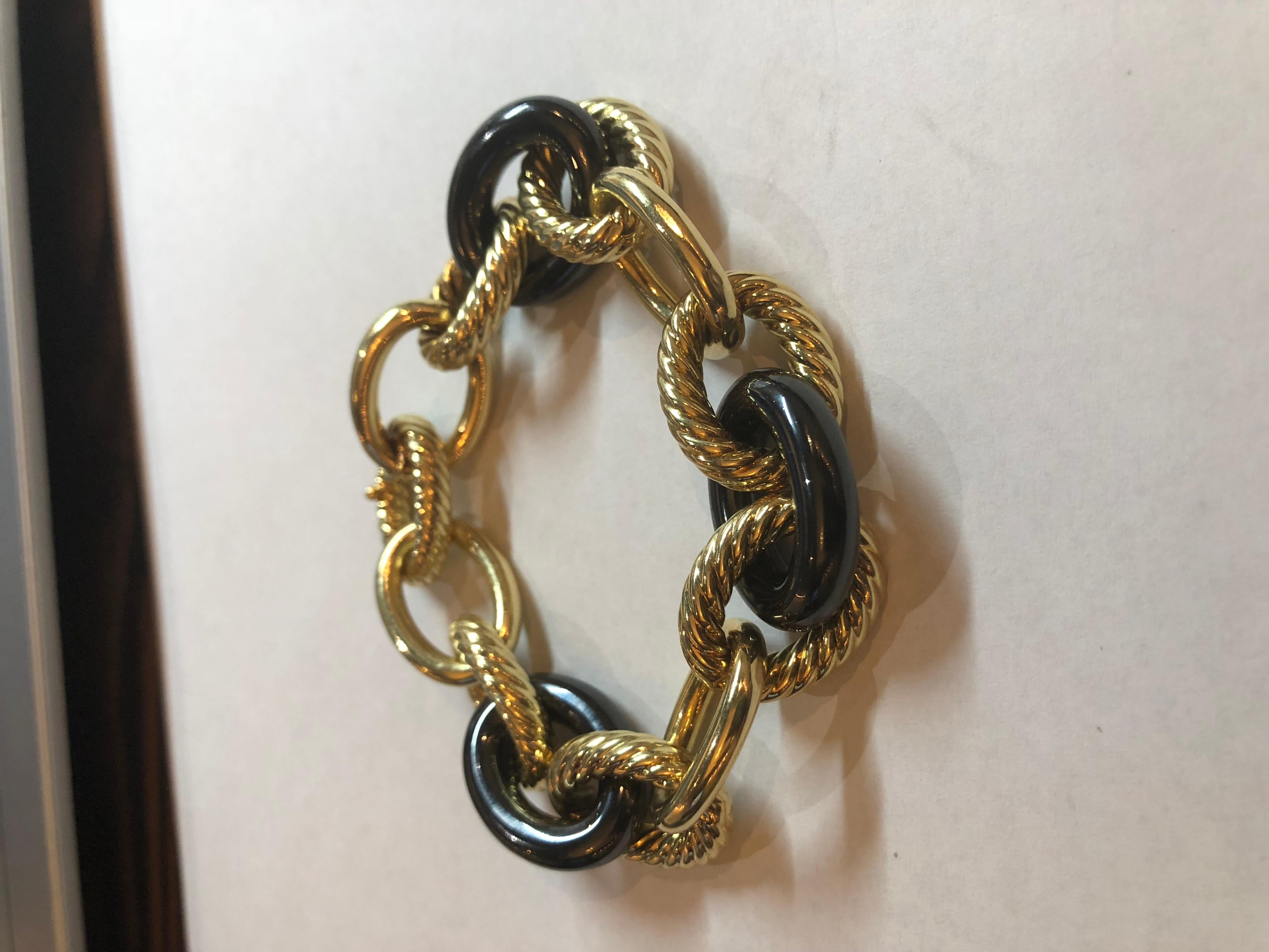 David Yurman Large Oval Link 18 Karat Yellow Gold and Hematite Bracelet In Excellent Condition In Fort Lauderdale, FL