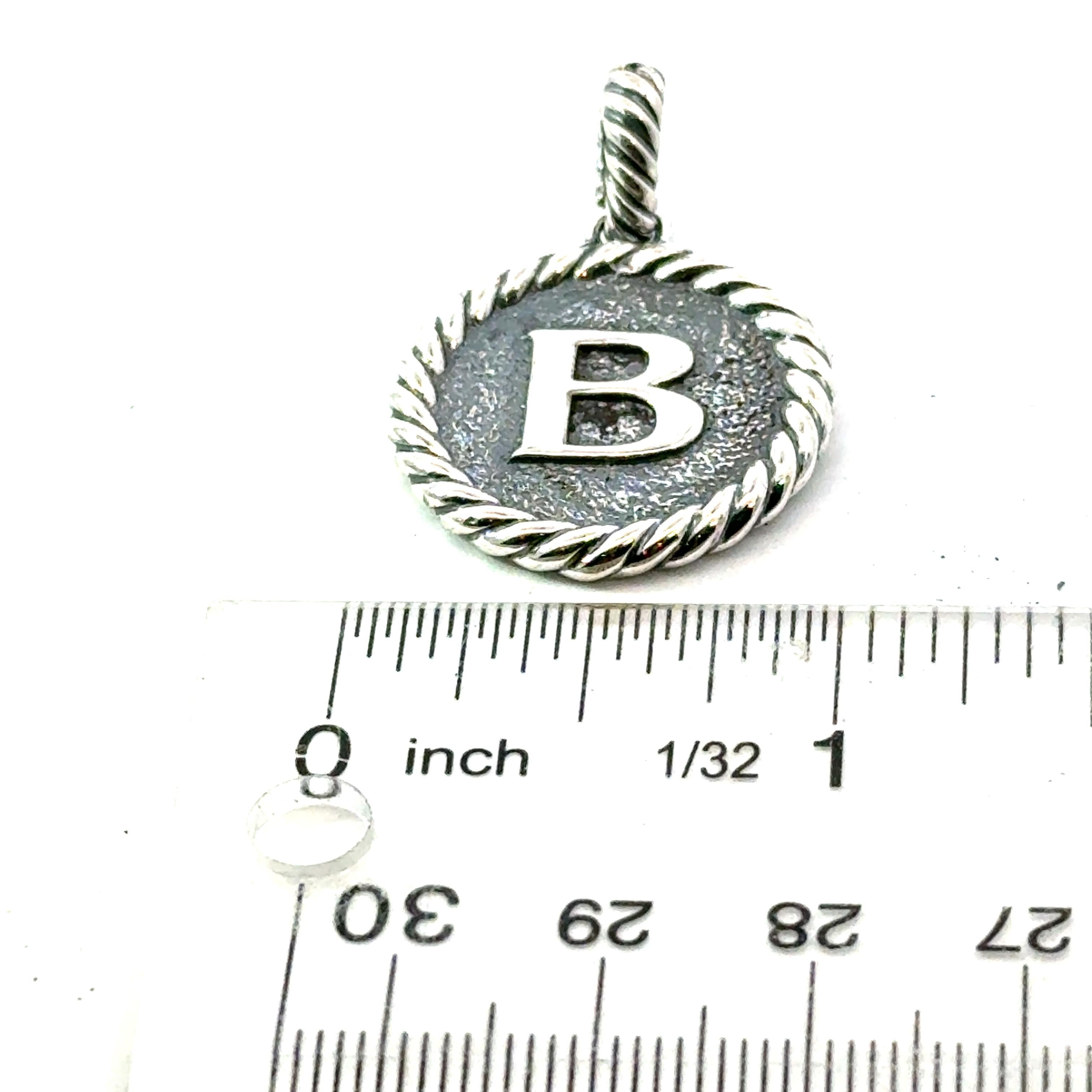 Autentico David Yurman Lettera B Amuleto in argento Sterling Estate DY733

Vendita al dettaglio: $495,00

VENDITORE DI FIDUCIA DAL 2002

SI PREGA DI VEDERE LE NOSTRE CENTINAIA DI FEEDBACK POSITIVI DA PARTE DEI NOSTRI CLIENTI!!!

SPEDIZIONE