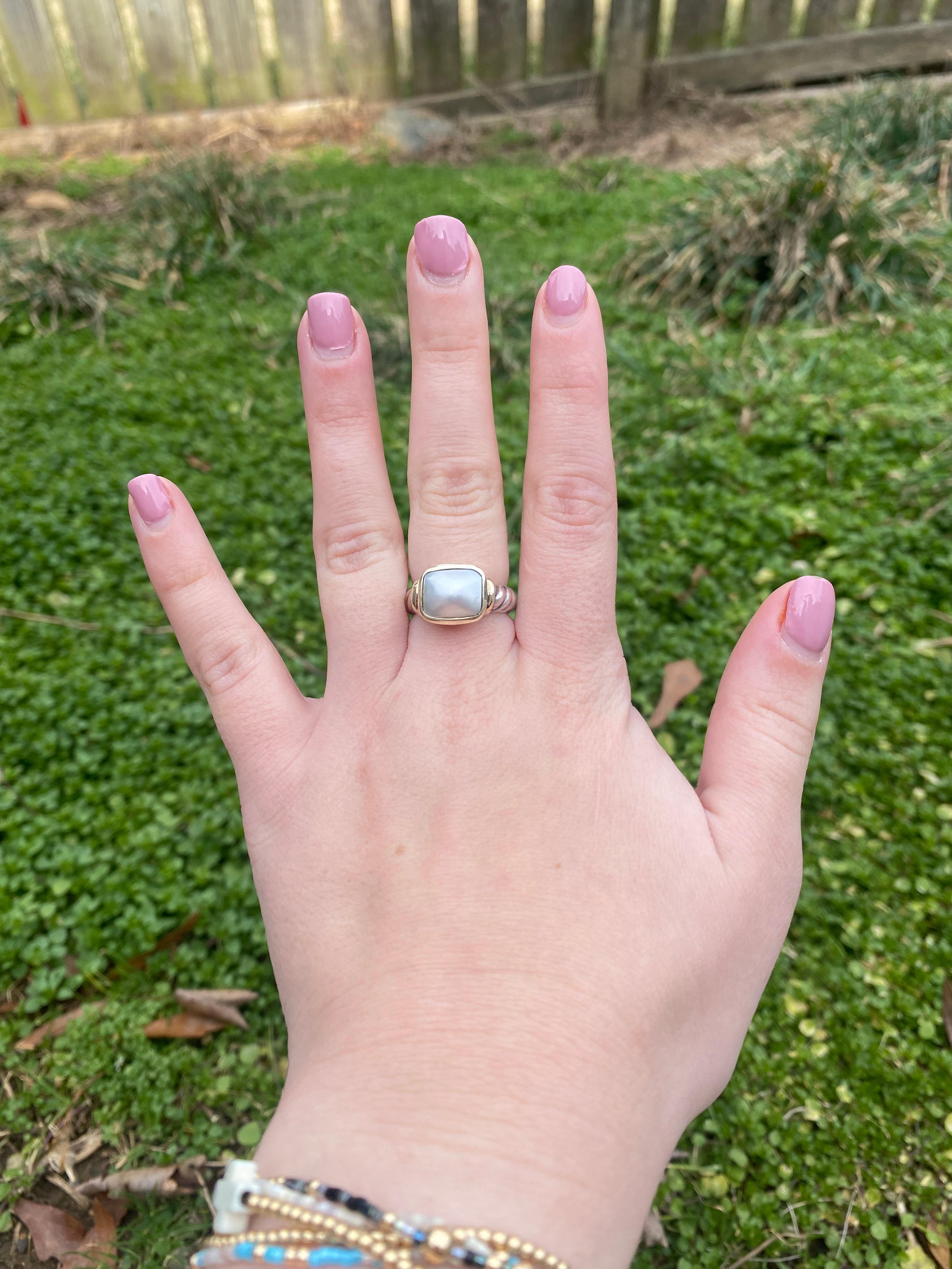 David Yurman Mabé Pearl Noblesse Ring, 14K Yellow Gold Silver, Ring Size 7 In Good Condition For Sale In McLeansville, NC