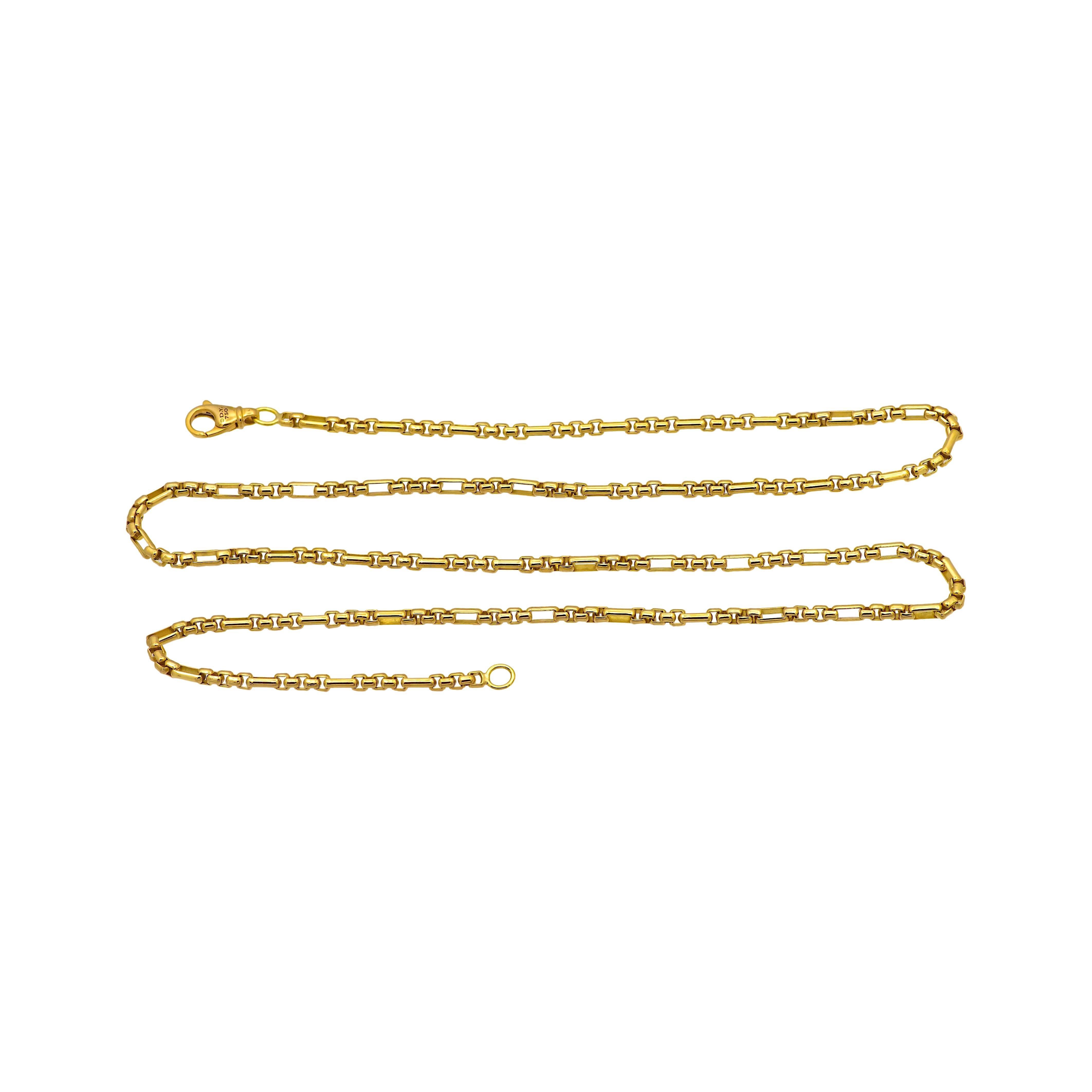 David Yurman open station box chain necklace from the Chain collection for Men finely crafted in 18 karat yellow gold featuring an open box link design measuring 3 mm wide and 26 inches long with a large lobster claw closure. Fully hallmarked with