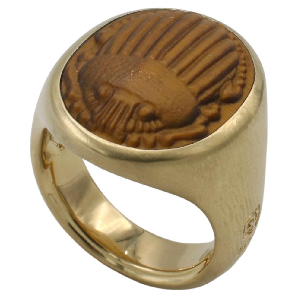 David Yurman Anillo con sello en forma de escarabajo de oro amarillo de 18 quilates con ojo de tigre Petrvs para hombre Moderno