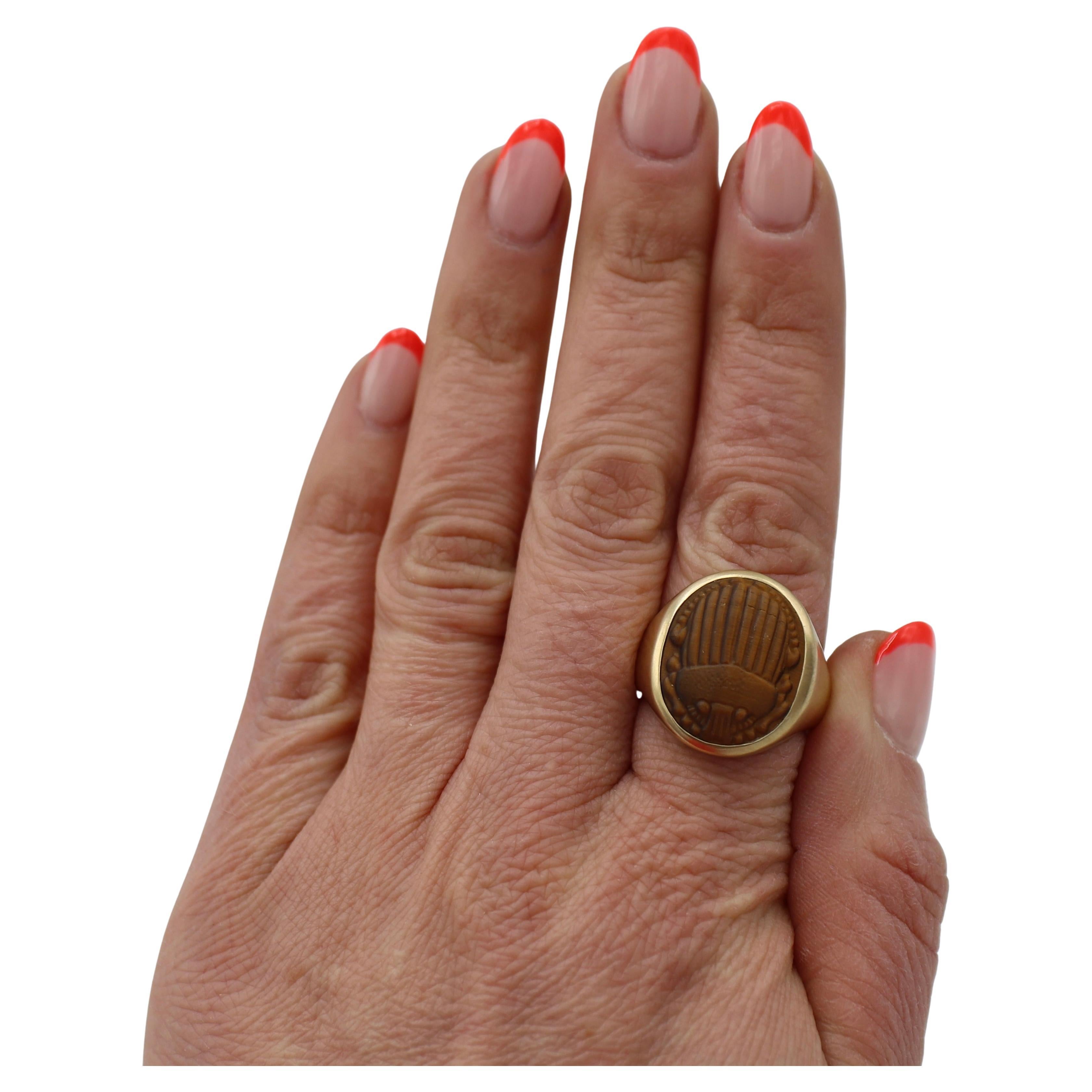 De las mujeres David Yurman Anillo con sello en forma de escarabajo de oro amarillo de 18 quilates con ojo de tigre Petrvs para hombre