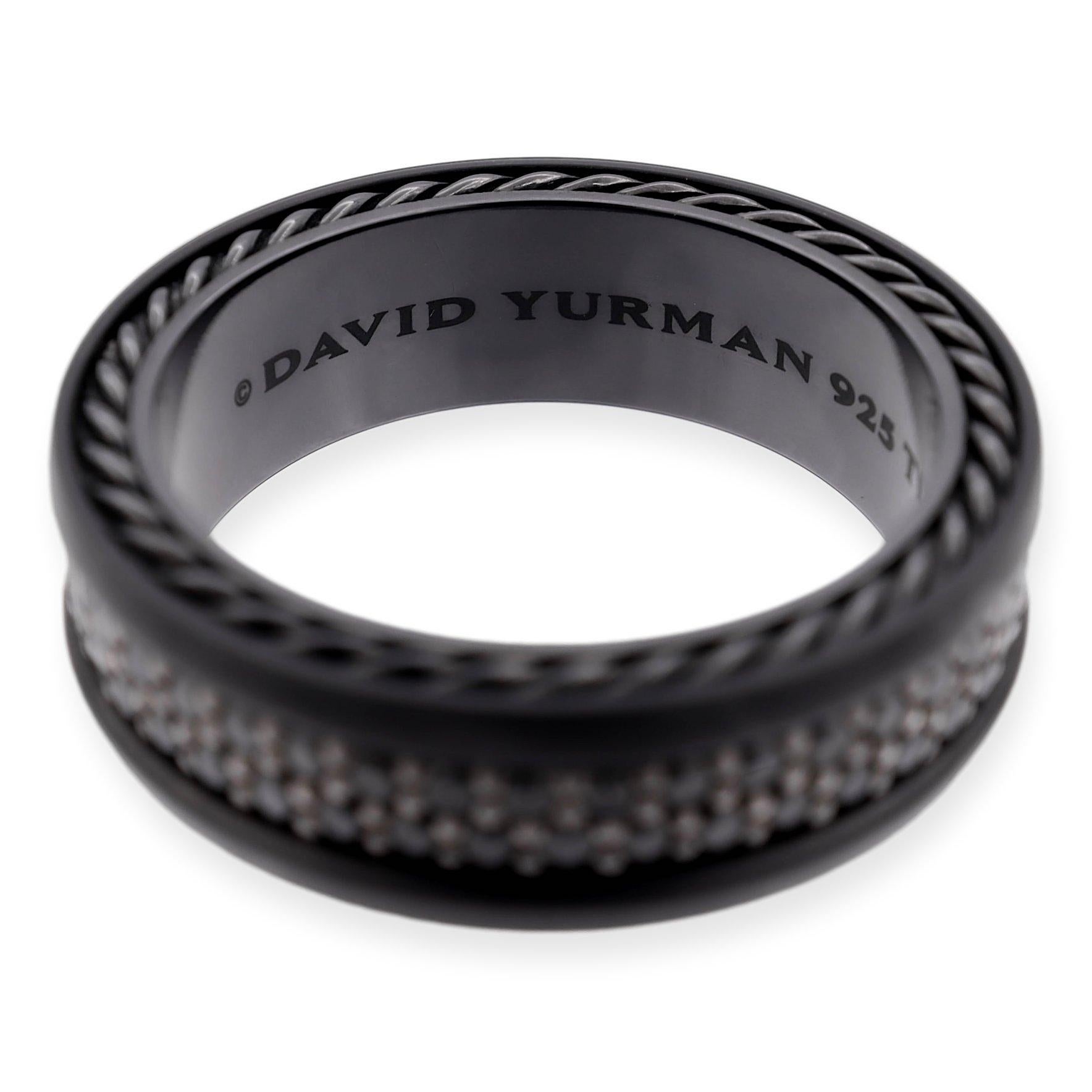 David Yurman Men's Band Ring from the Streamline collection: a fusion of titanium and silver, elegantly showcasing 2 rows of round black diamonds totaling 1.33 carats. This hallmark piece, weighing 8.40 grams, bears the signature ©DAVID YURMAN 925