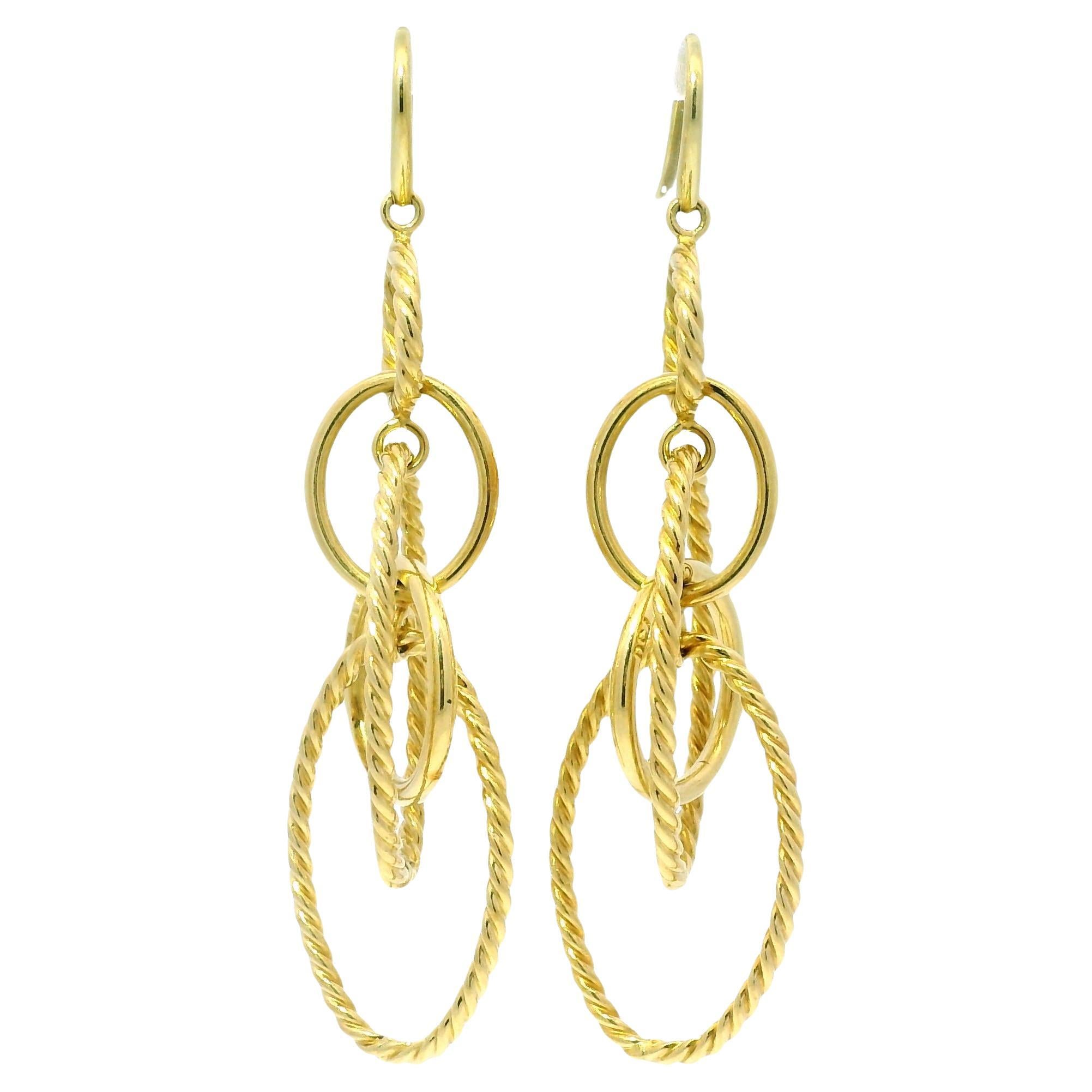 David Yurman 18k Gelbgold Mobile Kreis Tropfen Ohrringe

Unser Standort kauft seit über 40 Jahren Designerschmuck. 

Designer: David Yurman
Stil: David Yurman Mobile Kettenglied-Ohrringe
MATERIAL: 18k Gelbgold
Ohrring Rückseiten: 18k Gelbgold