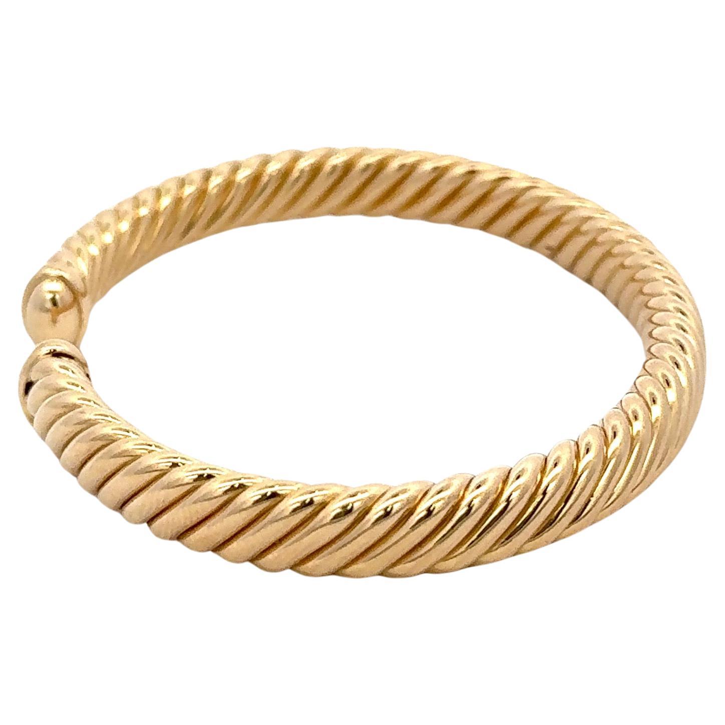 Issu de la Collection Cable, ce bracelet David Yurman présente un design moderne ovale en cablespira, pesant 13,3 grammes et d'une largeur de 7 mm. 