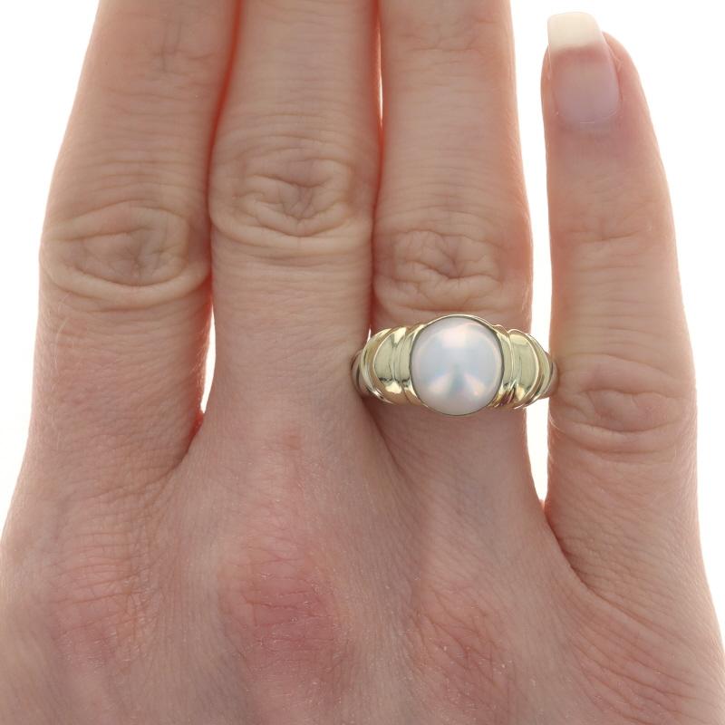 Size: 7 1/2

Brand: David Yurman
Collection: Noblesse

Metal Content: Sterling Silver & 14k Yellow Gold

Stone Information
Natural Mabe Pearl
Color: White

Style: Solitaire

Measurements
Face Height (north to south): 7/16