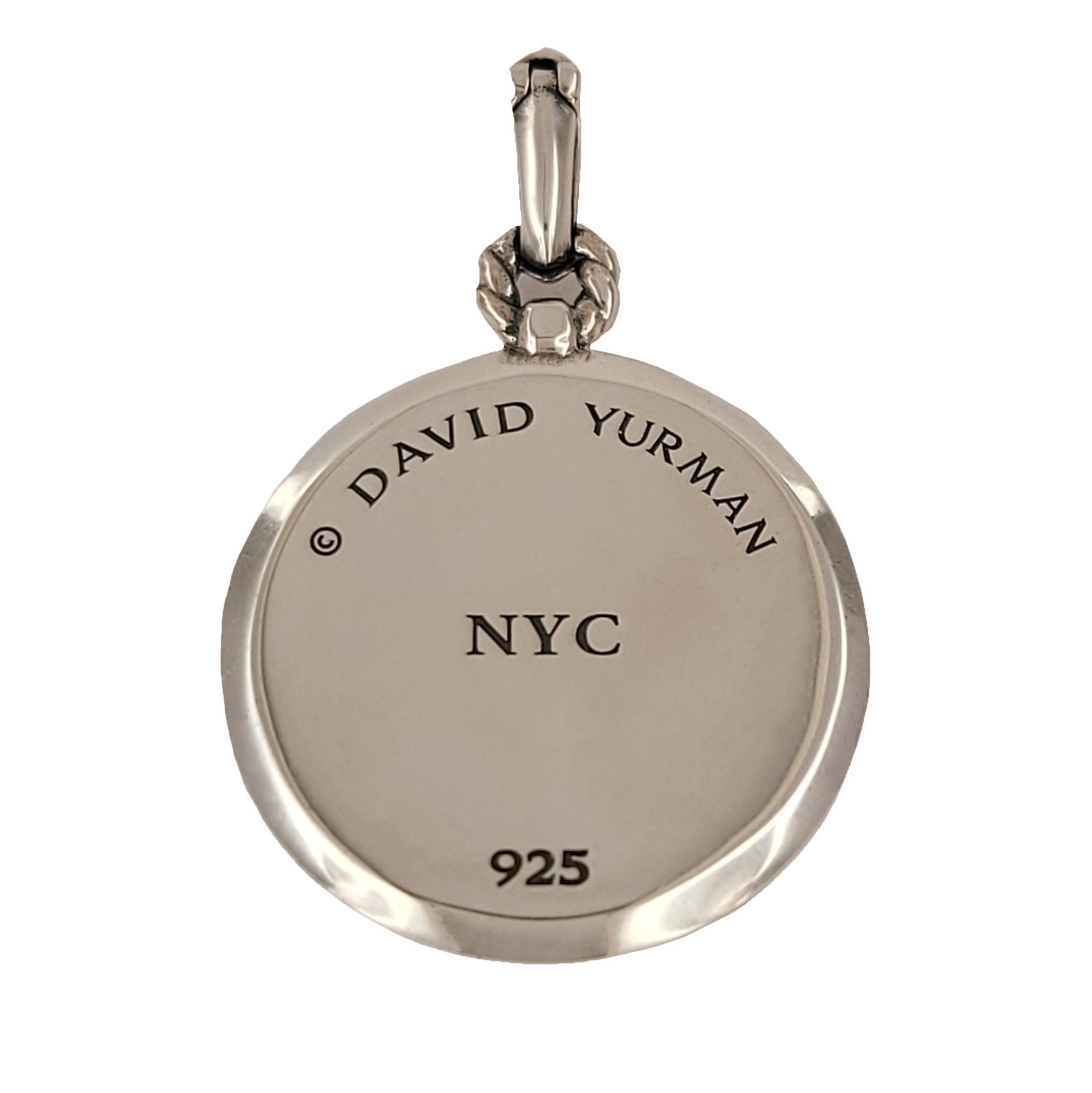 Taglio rotondo David Yurman Amuleto della Statua della Libertà di New York in argento sterling con diamanti in pavé in vendita