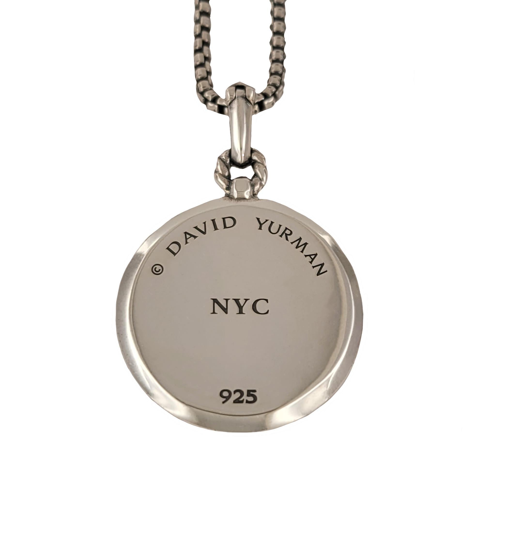 Taglio rotondo David Yurman Amuleto della Statua della Libertà di New York in argento sterling con diamanti in pavé in vendita