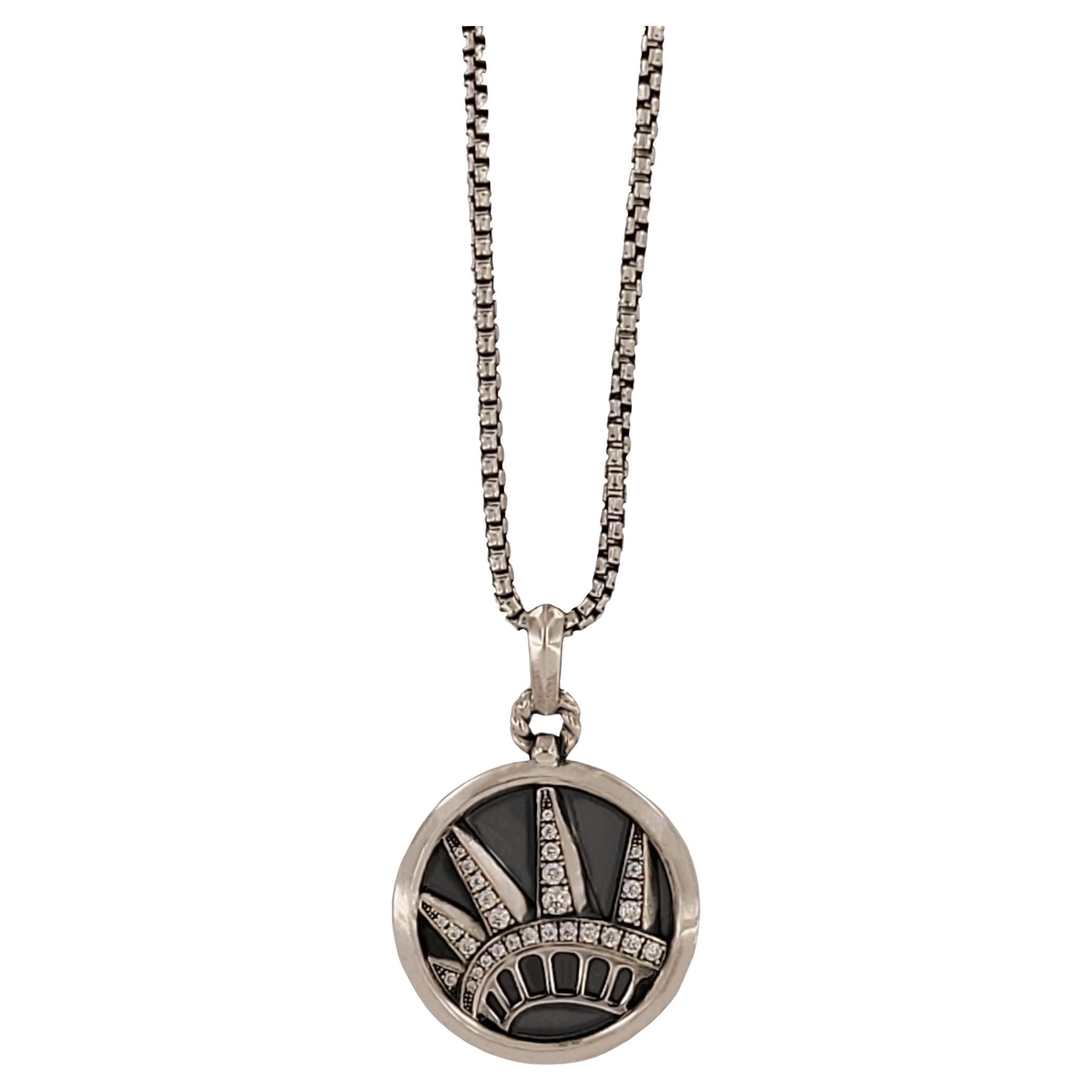 David Yurman Amuleto della Statua della Libertà di New York in argento sterling con diamanti in pavé in vendita
