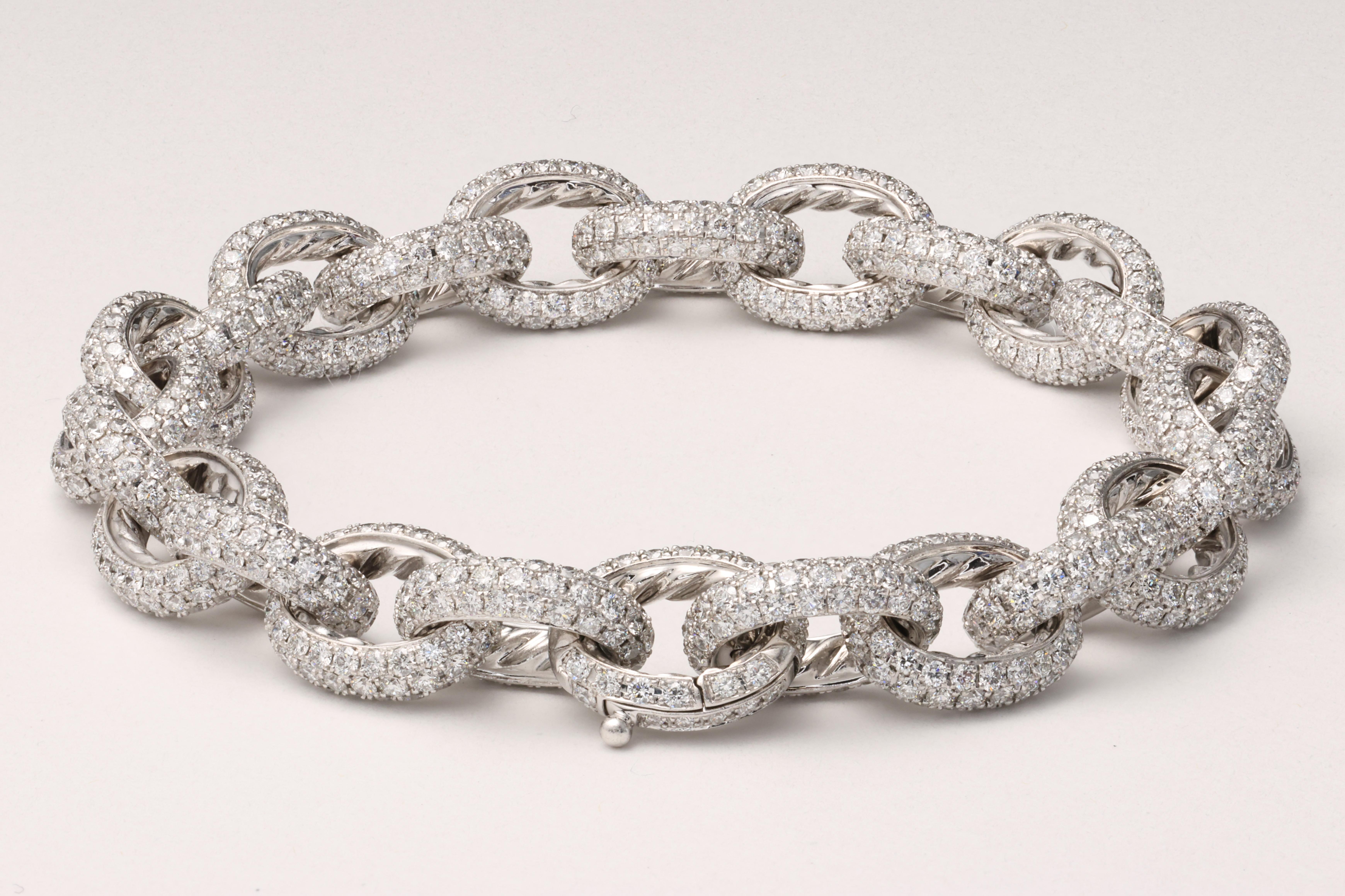 David Yurman Pave Chain Link Diamond Bracelet in 18 Karat White Gold In Excellent Condition For Sale In Tampa, FL