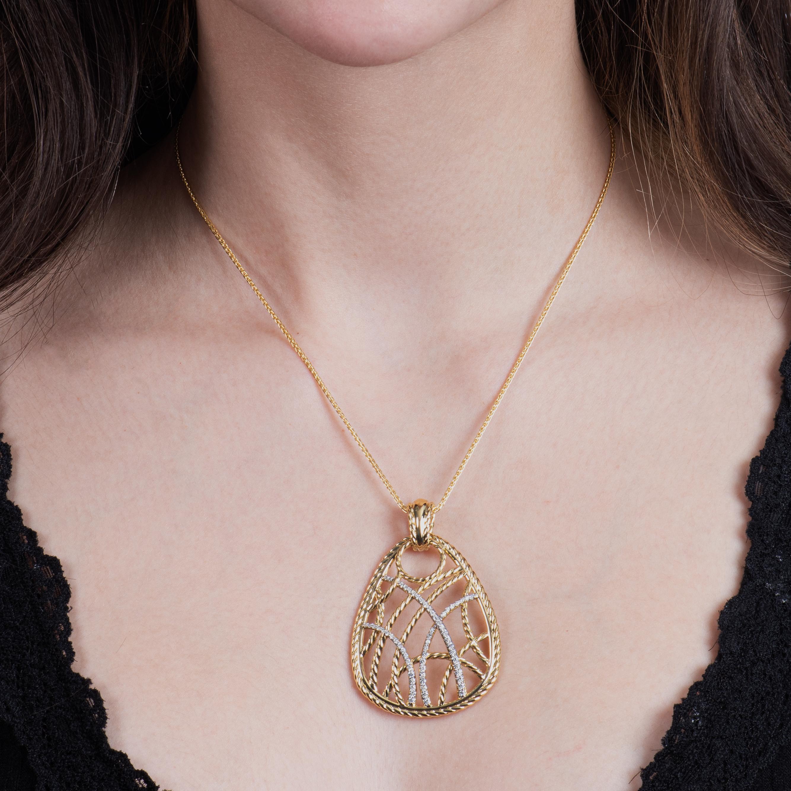 This beautiful David Yurman piece features an intricate design of intertwining cable ropes and 0.70ct total weight in round diamond accents, on a 16 inch 18kt yellow gold pendant. We currently have the matching earrings to this pendant; contact us