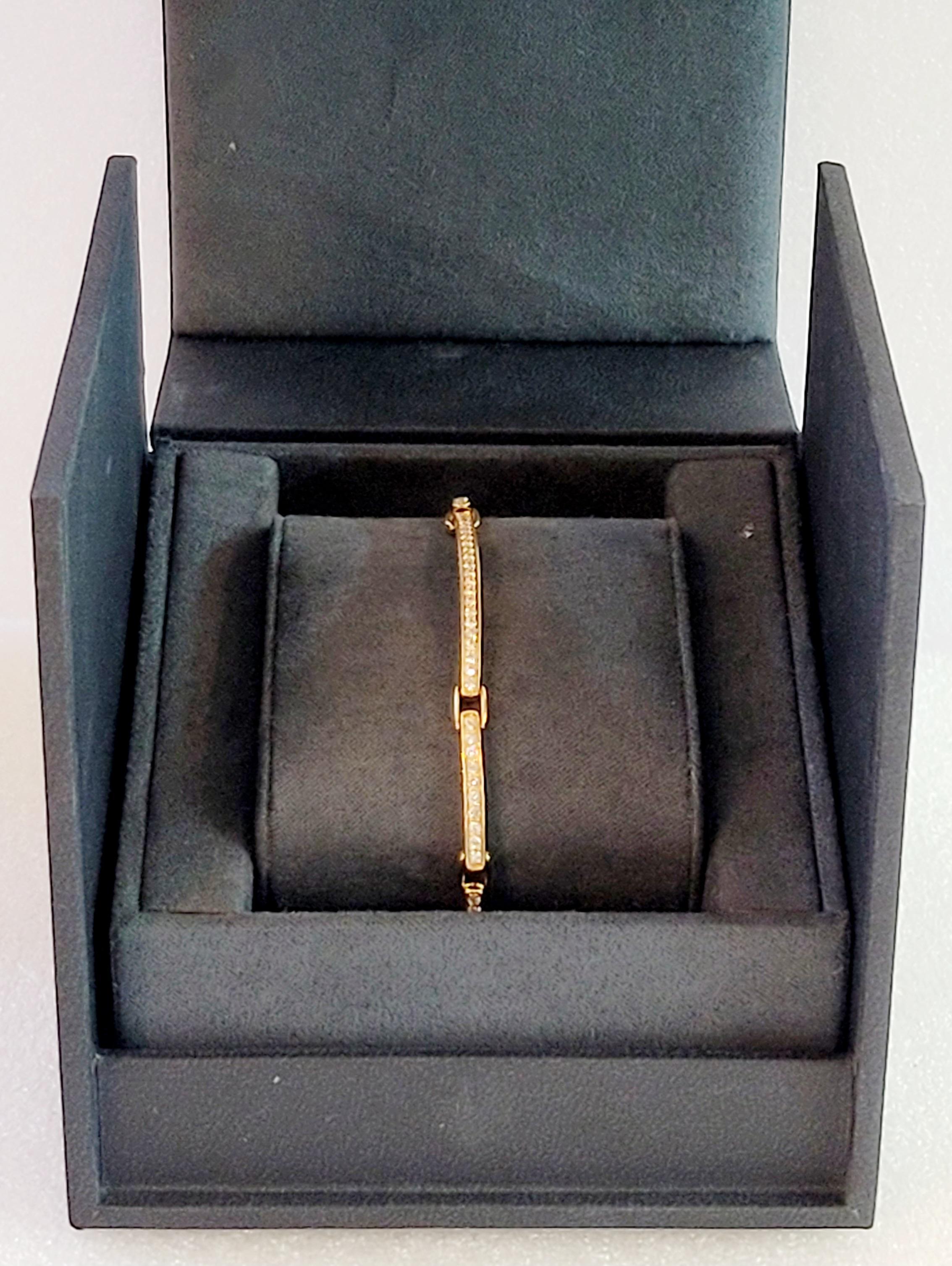 Round Cut David Yurman Petite Pave Link Bracelet with Diamonds in 18K Gold, Size S For Sale