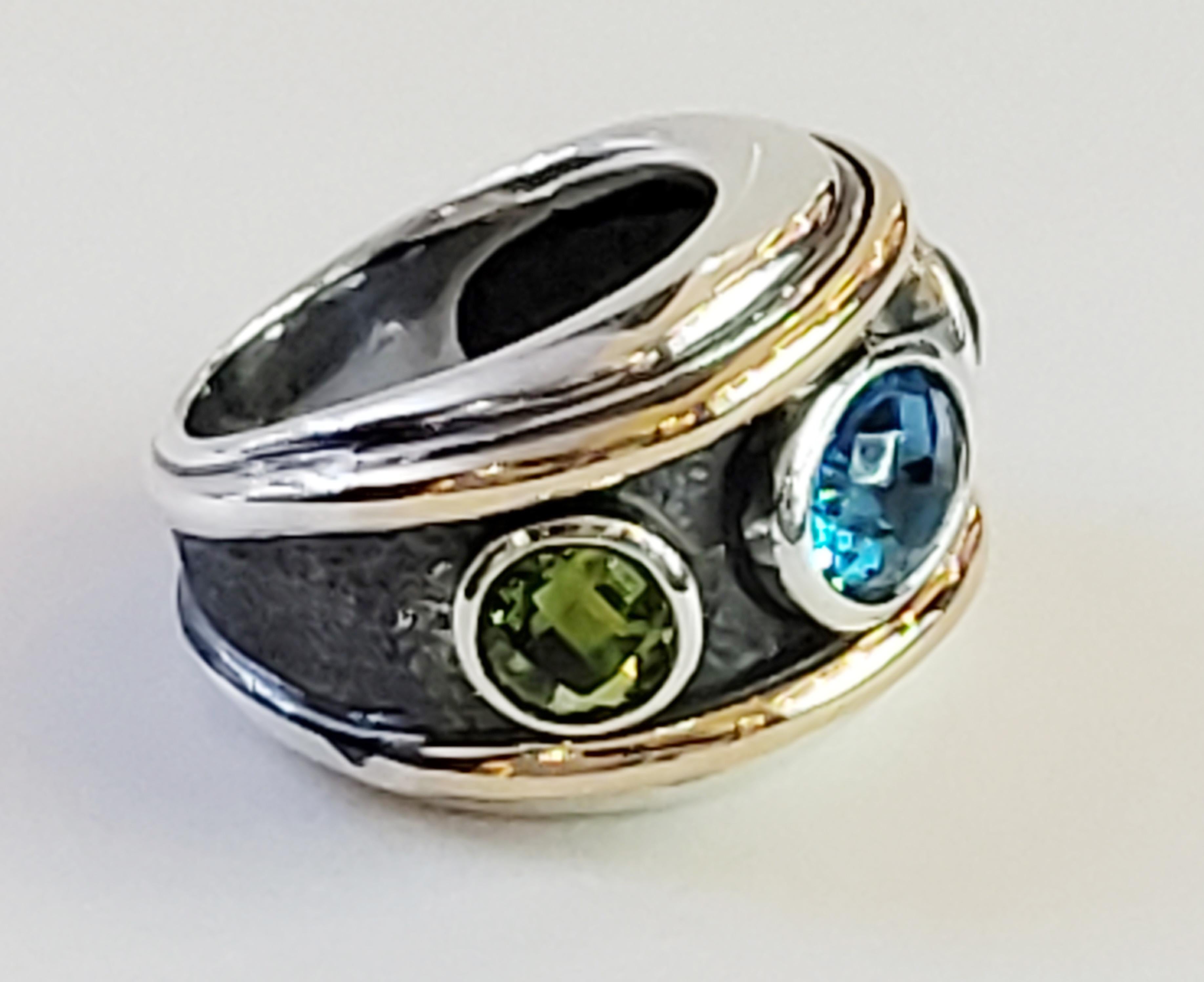 David Yurman Renaissance Ring aus Sterlingsilber und Gold mit blauem Topas und Peridot (Ovalschliff) im Angebot