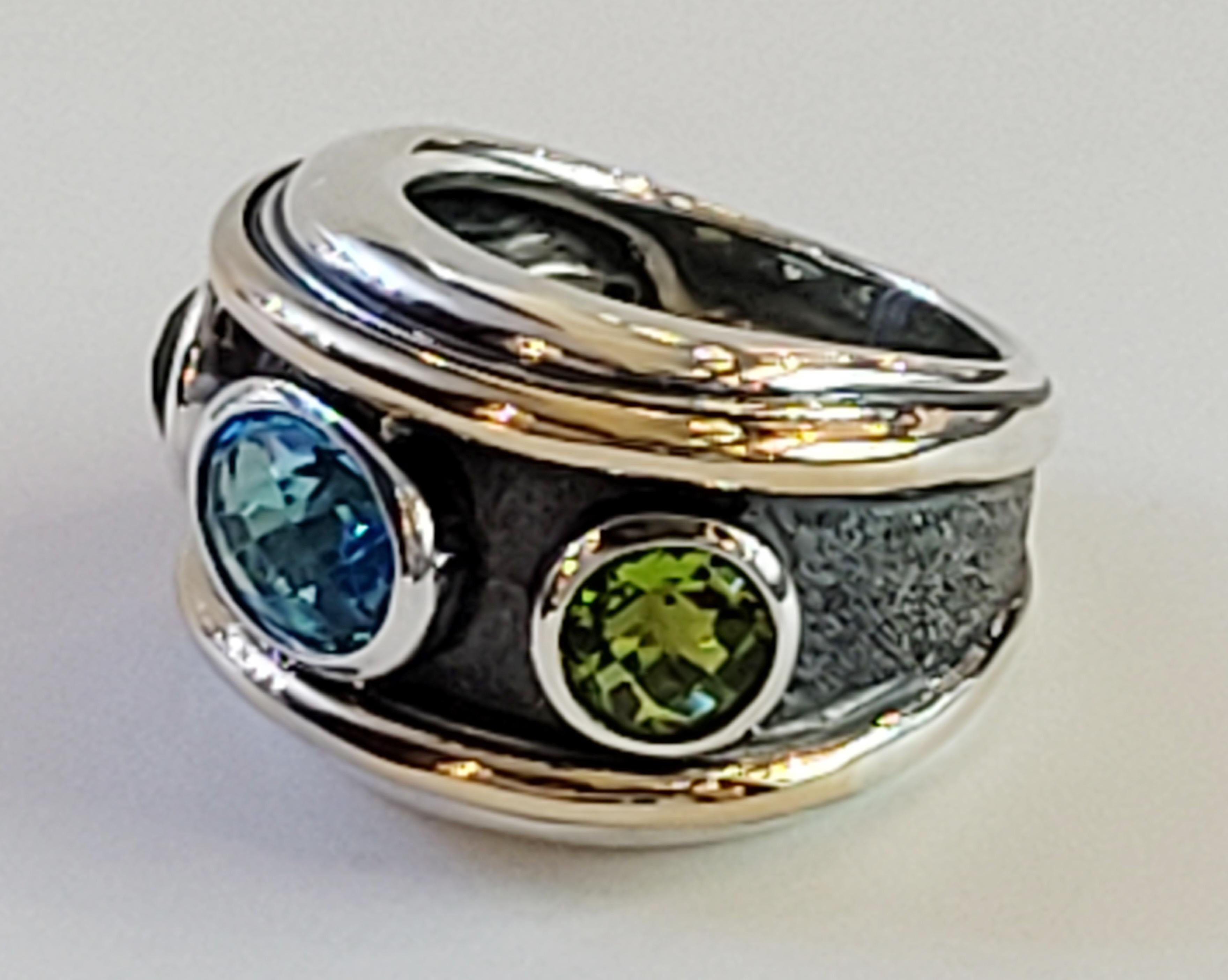 David Yurman Renaissance Ring aus Sterlingsilber und Gold mit blauem Topas und Peridot im Zustand „Neu“ im Angebot in New York, NY