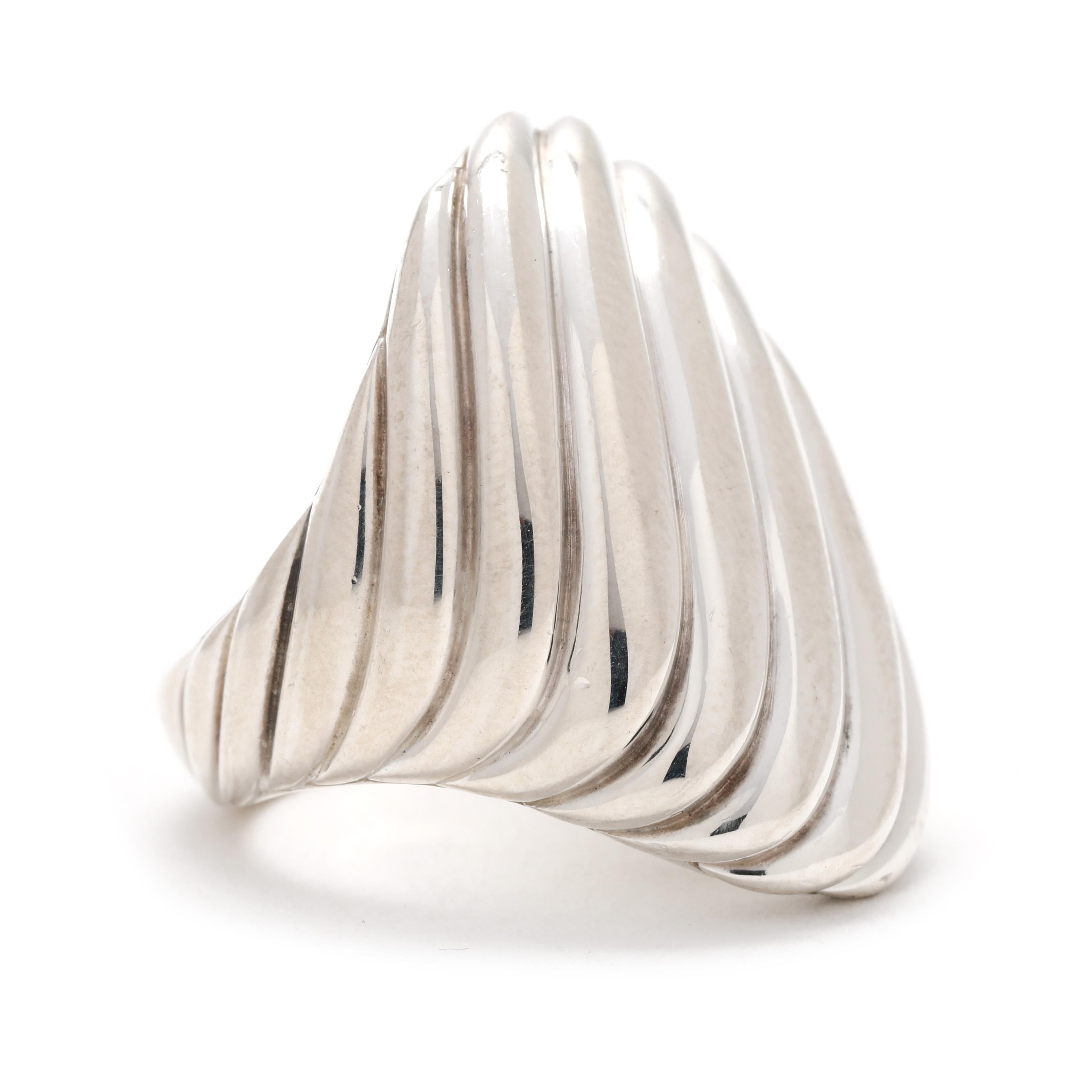 Ring Size 6.75

Rise off Finger: 5.5 mm

Length: 1.25 in

Weight: 12.2 dwts. / 18.9 grams

Stamps: 