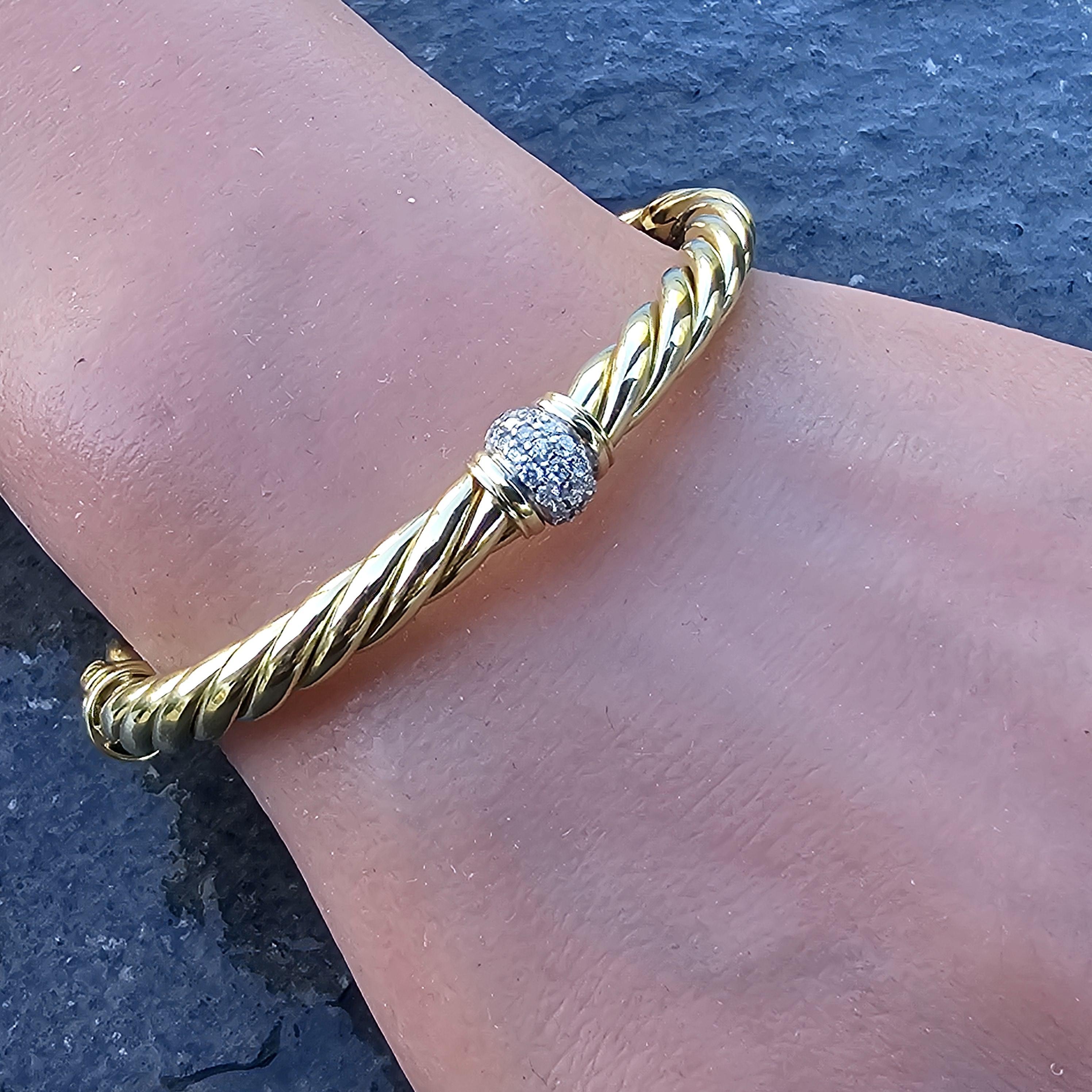 David Yurman Bracciale scolpito con stazione di diamanti in oro 18k Bracciale a cavo 6,5