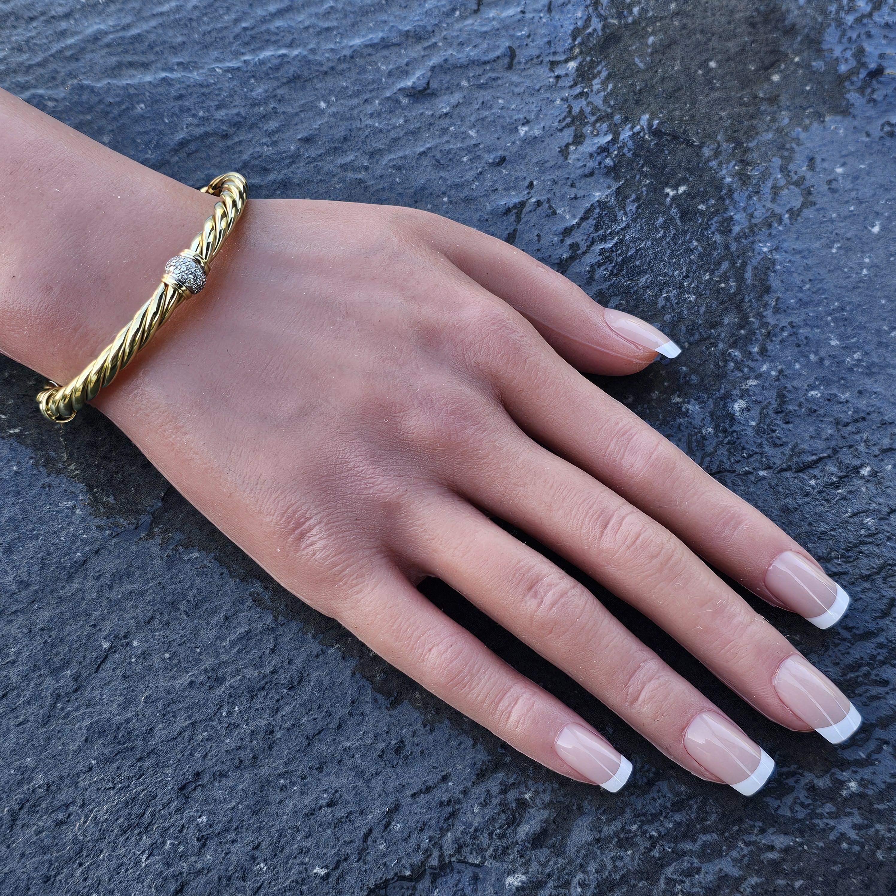 David Yurman Bracciale scolpito con stazione di diamanti in oro 18k Bracciale a cavo 6,5