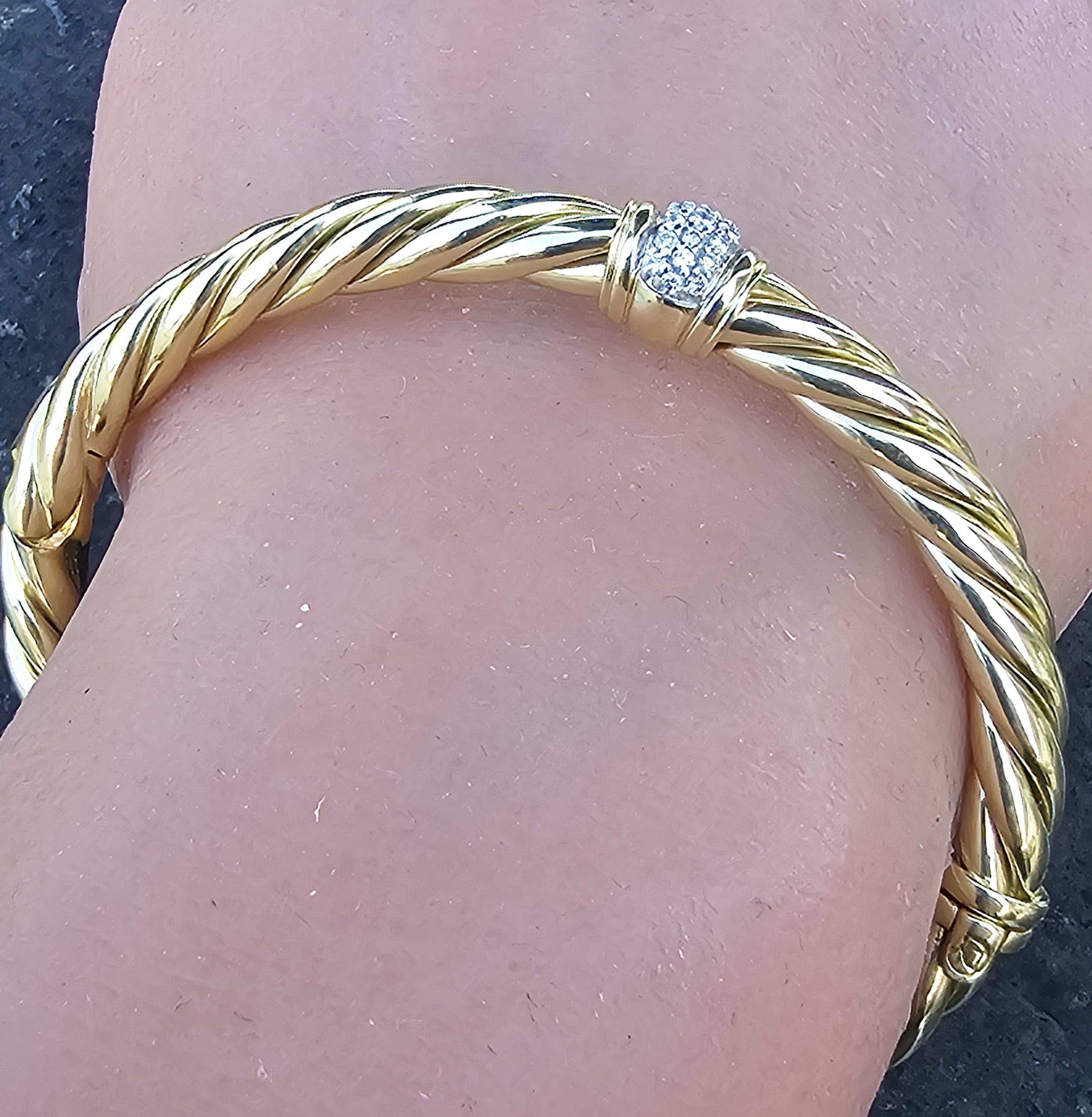 David Yurman Bracciale scolpito con stazione di diamanti in oro 18k Bracciale a cavo 6,5