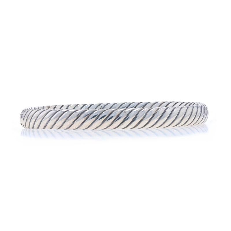 Brand: David Yurman
Design:  Sculpted Cable

Metal Content: Sterling Silver & 18k Yellow Gold

Style: Oval Bangle
Fastening Type: Locking Snap Clasp

Measurements

Inner Circumference: 6 1/2
