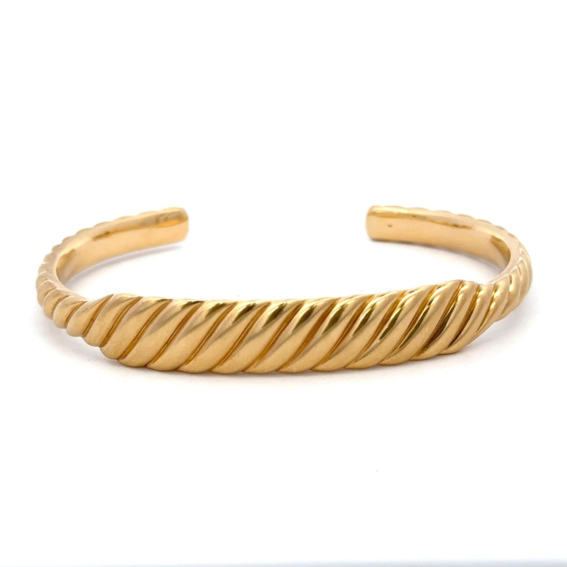 David Yurman Manchette contour sculptée en or jaune 18 carats 18 grammes Excellent état - En vente à New York, NY