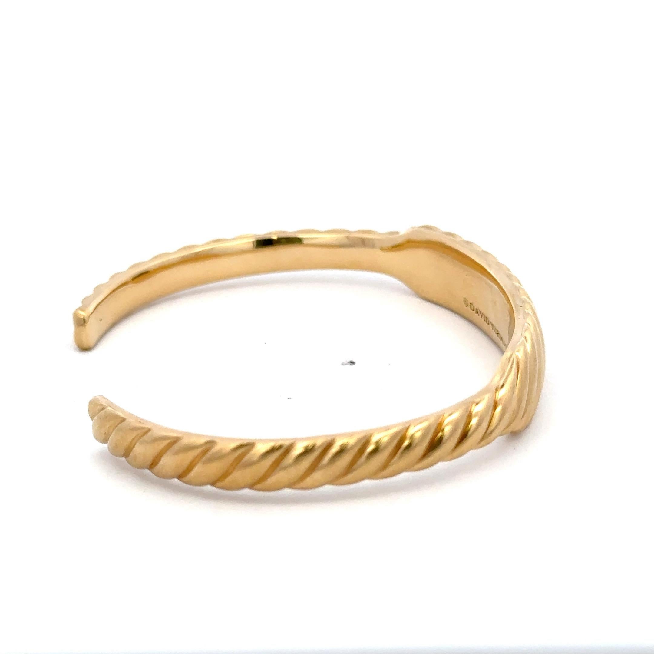 David Yurman Manchette contour sculptée en or jaune 18 carats 18 grammes Pour femmes en vente