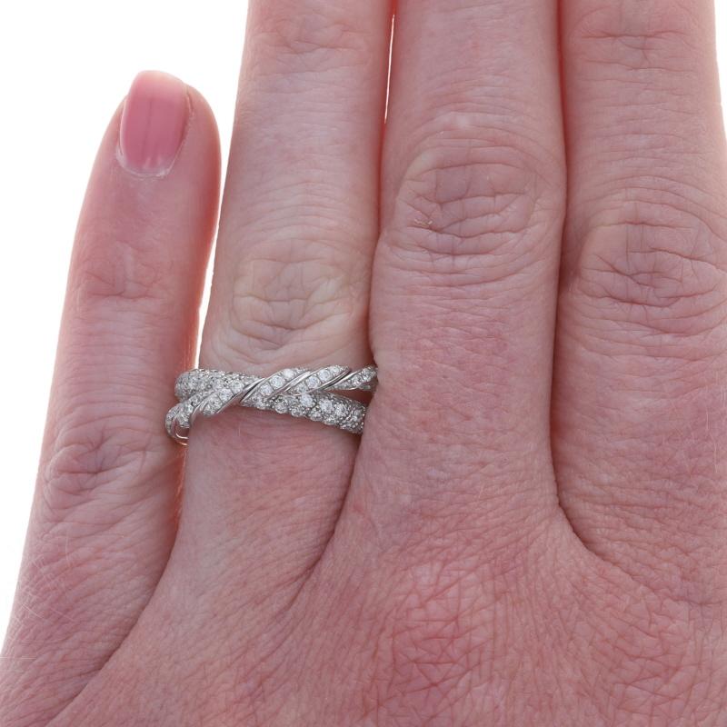 Anillo David Yurman de oro blanco de 18 quilates con cable esculpido, pavé, flexible y 2 filas de diamantes SZ6 Corte redondo en venta