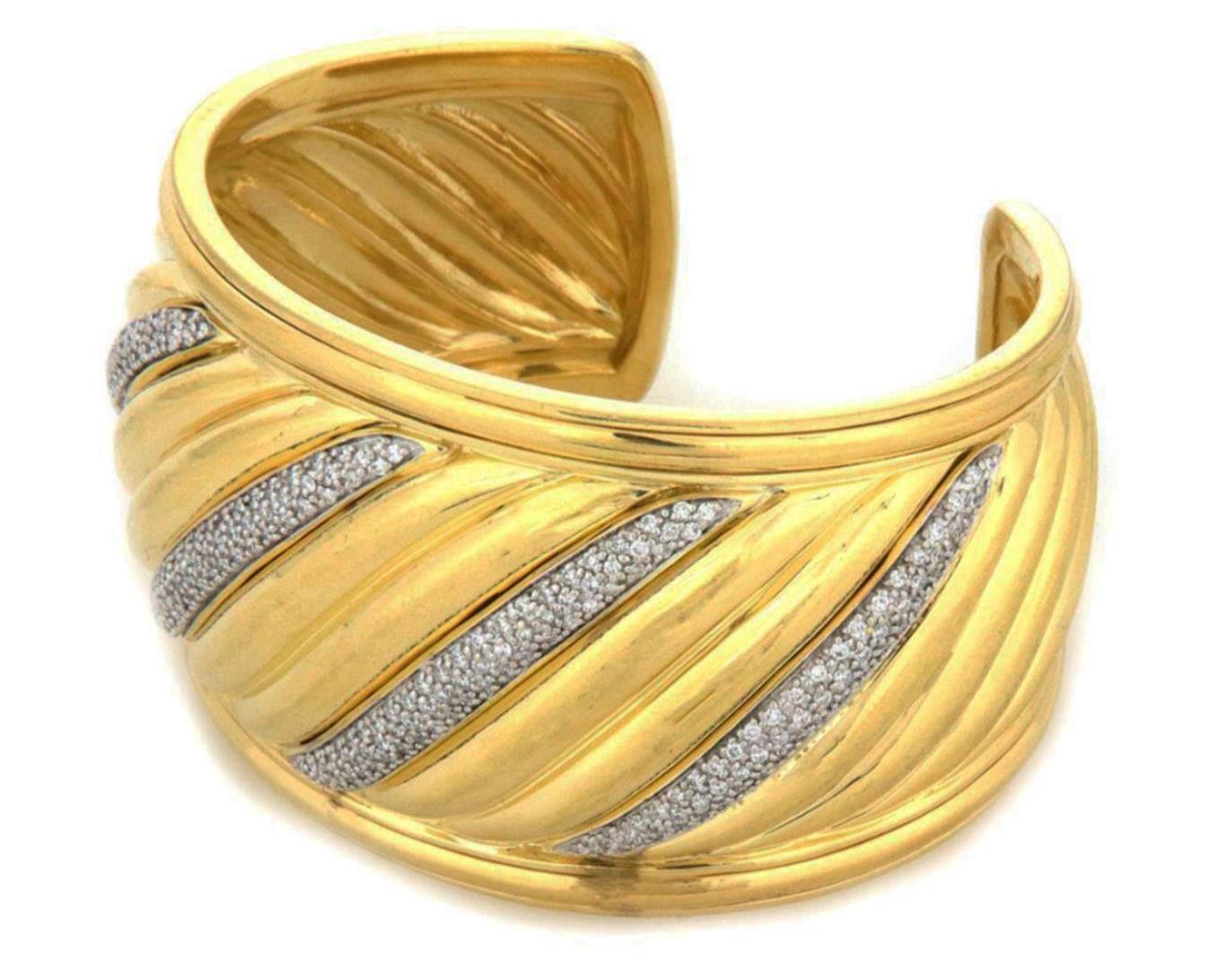 David Yurman Sculpted Pave Diamond 18k Gold Manschettenknopf Armband (Moderne) im Angebot