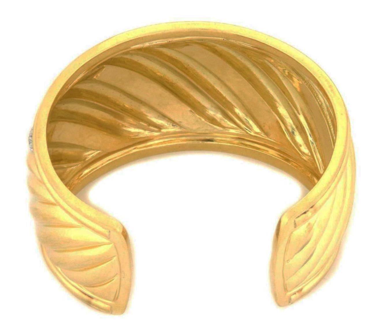 David Yurman Sculpted Pave Diamond 18k Gold Manschettenknopf Armband (Brillantschliff) im Angebot