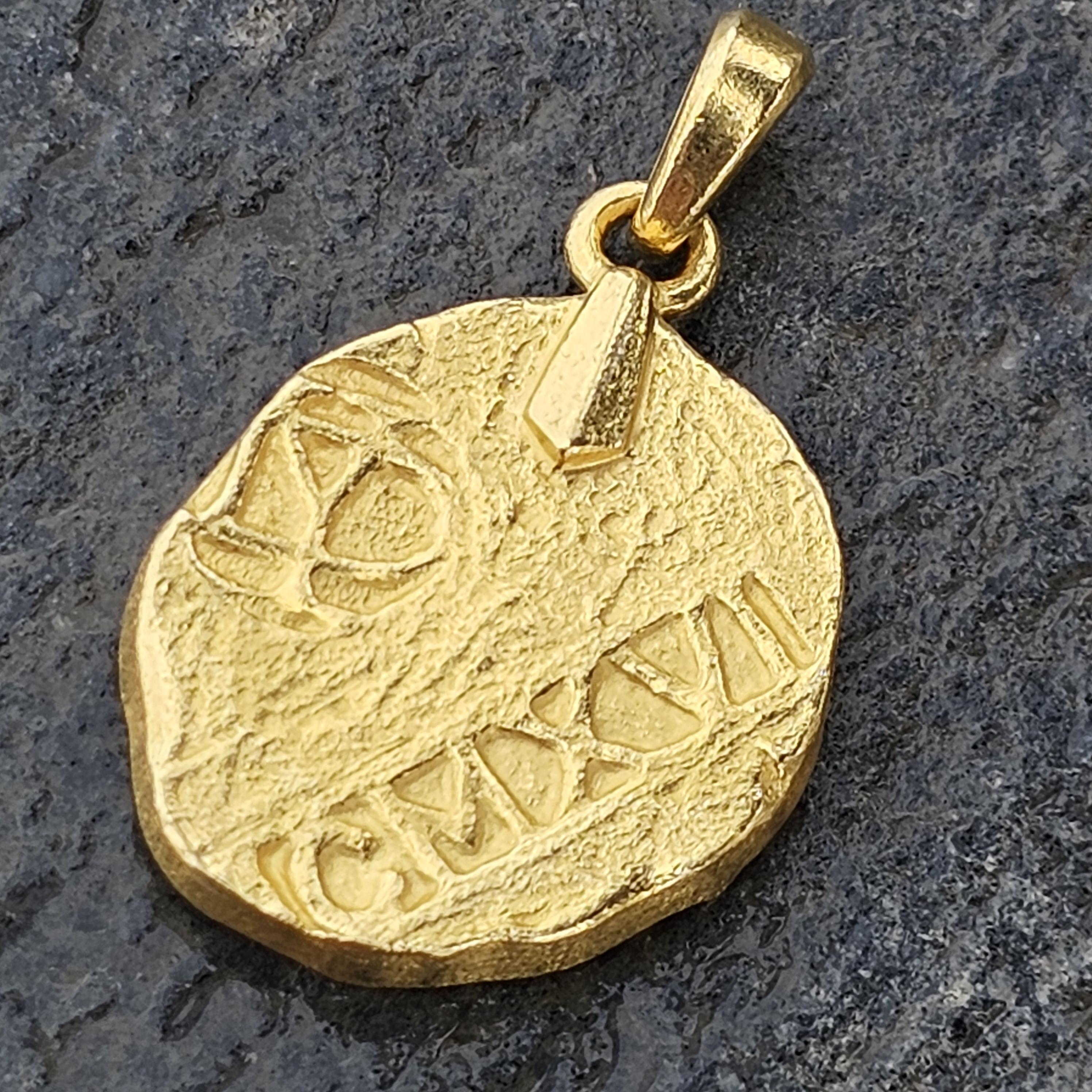 David Yurman Shipwreck Coin Pendant Amulet 22k Yellow Gold 3500 In Good Condition In Northbrook, IL