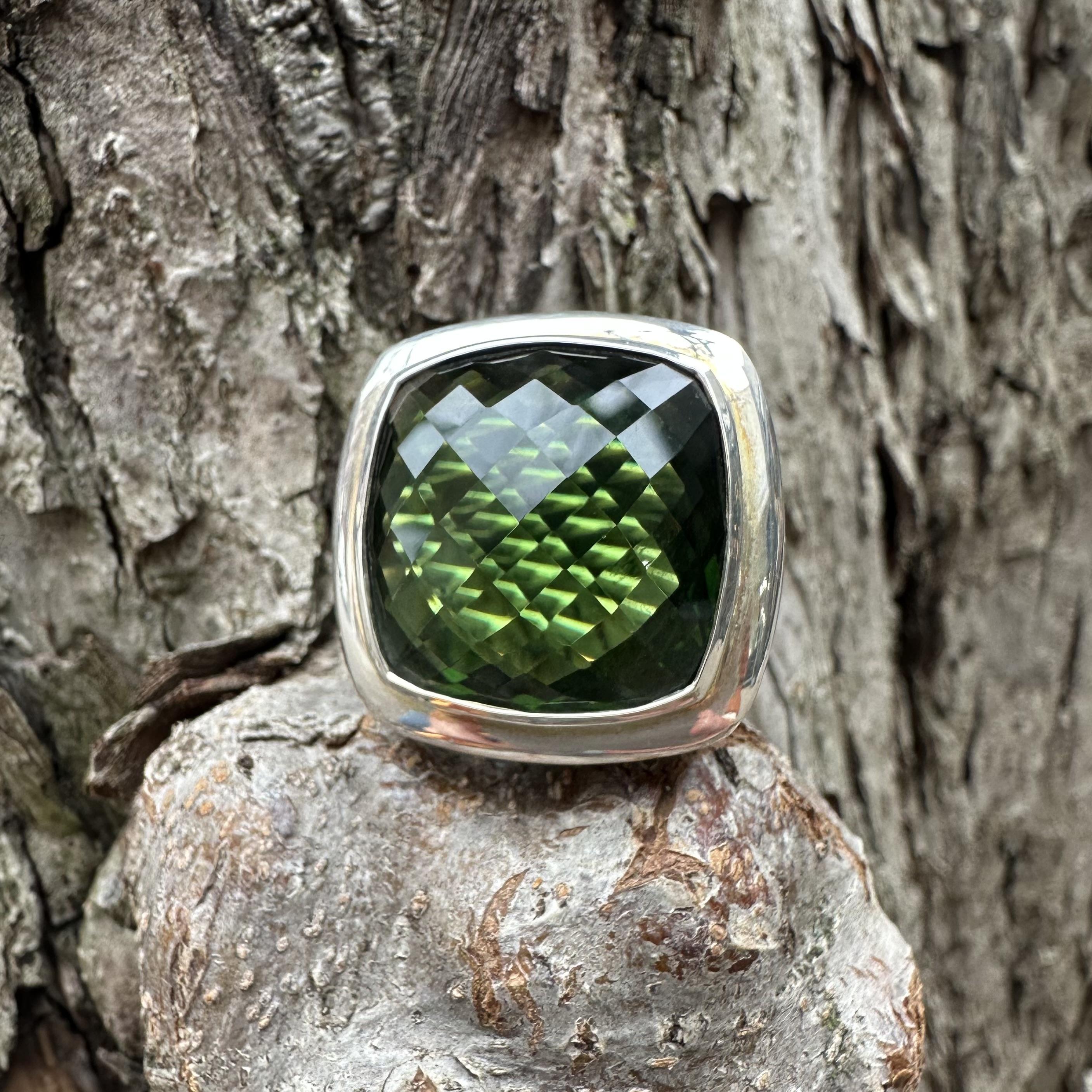 David Yurman Anillo Albion de 20 mm con piedra verde en forma de cojín de damero de plata en venta 7