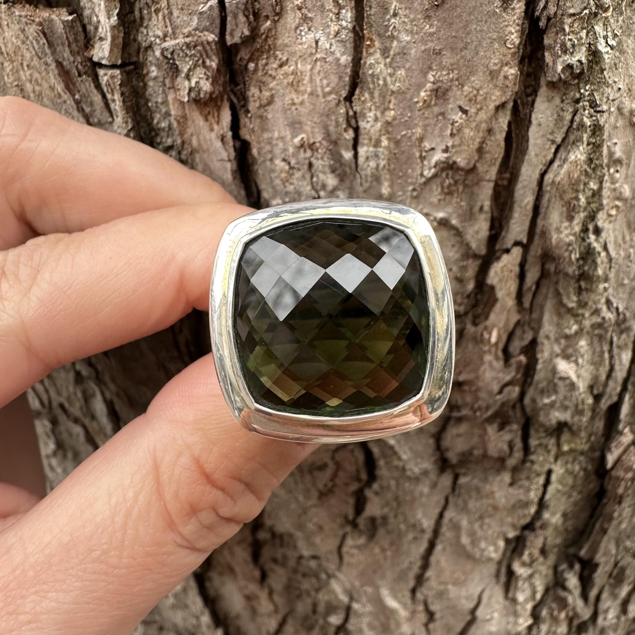 David Yurman Anillo Albion de 20 mm con piedra verde en forma de cojín de damero de plata en venta 9