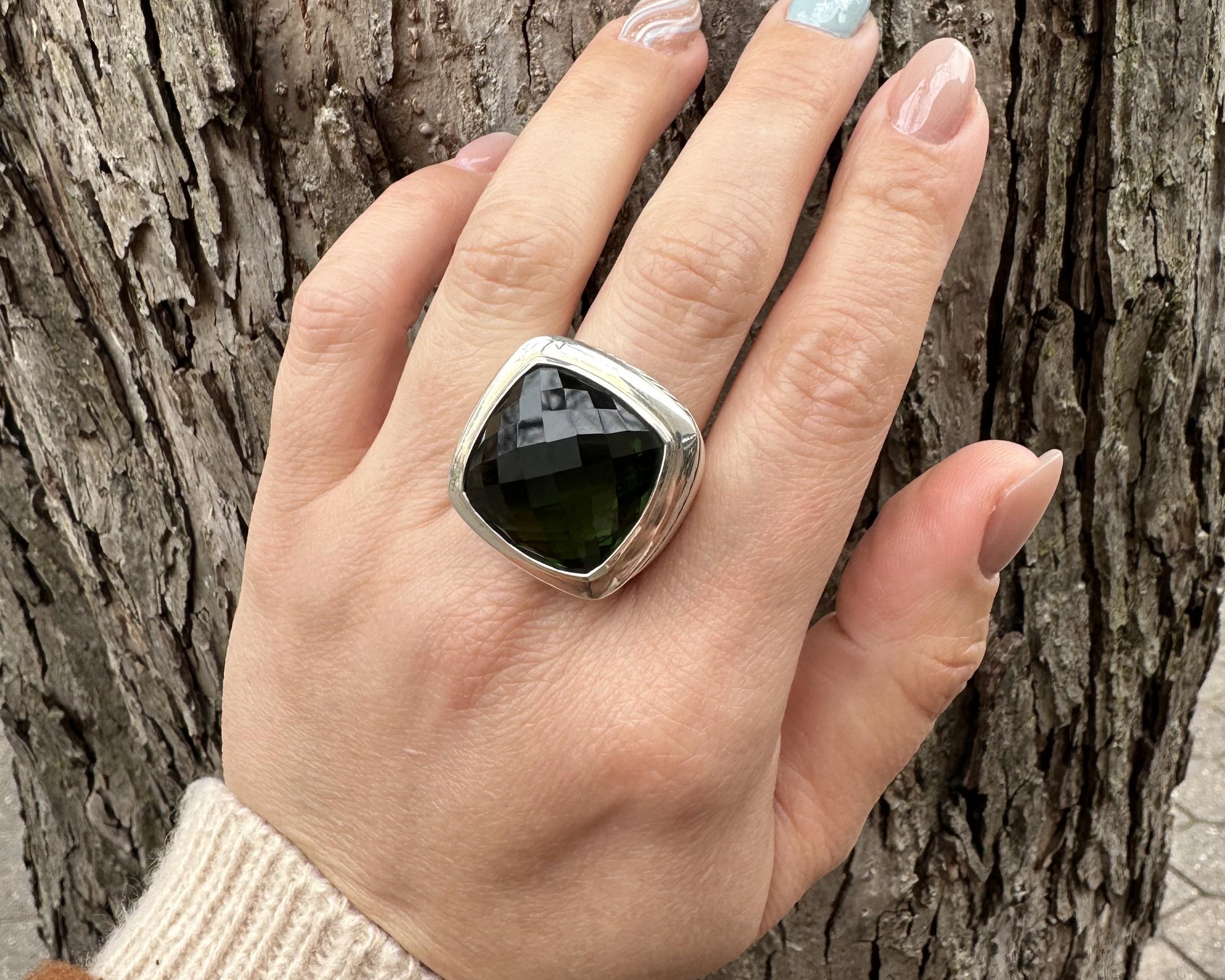 David Yurman Anillo Albion de 20 mm con piedra verde en forma de cojín de damero de plata en venta 5