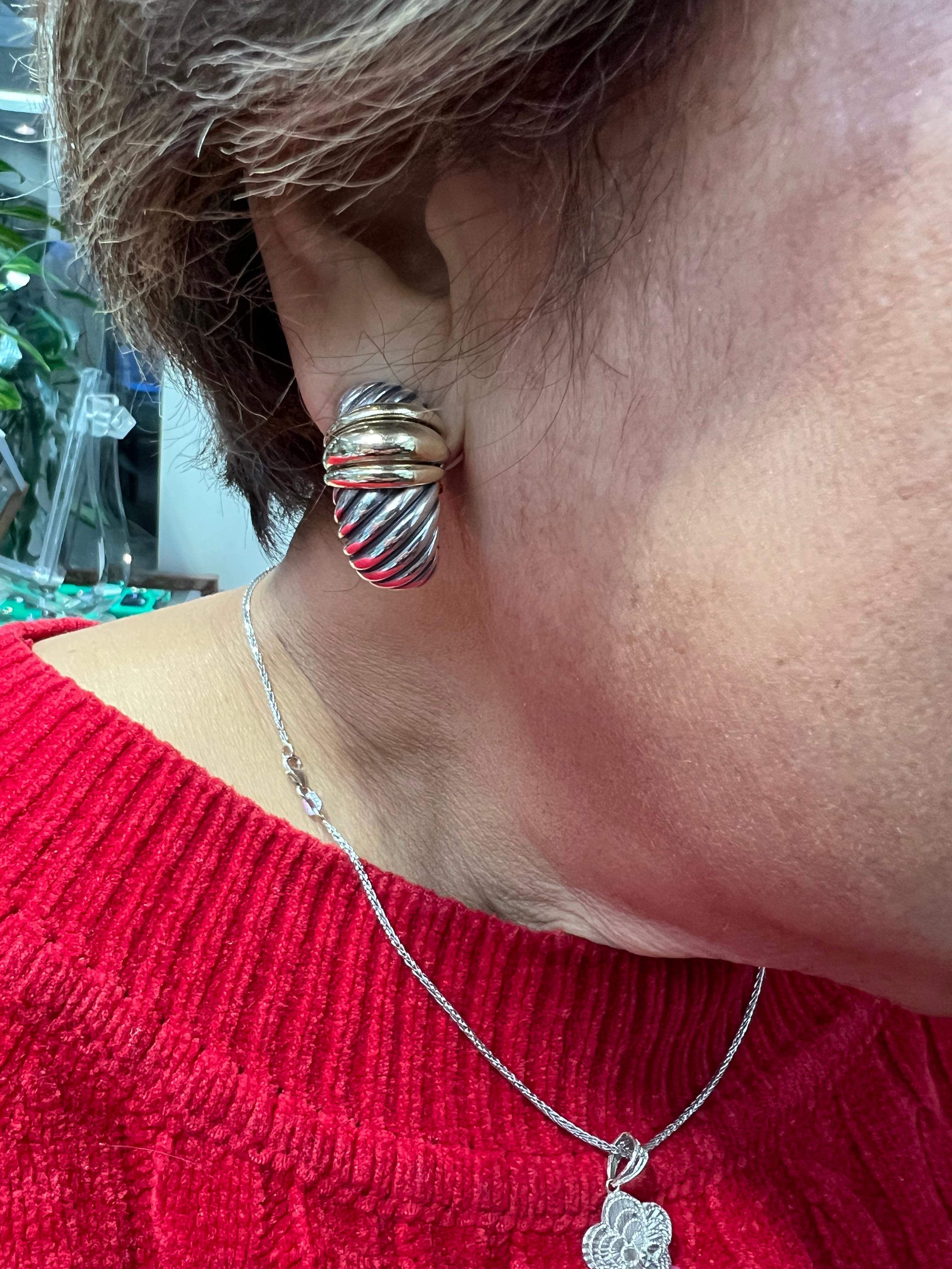 David Yurman Silver Gold J Hoop Clip On Earrings In Good Condition For Sale In Los Angeles, CA