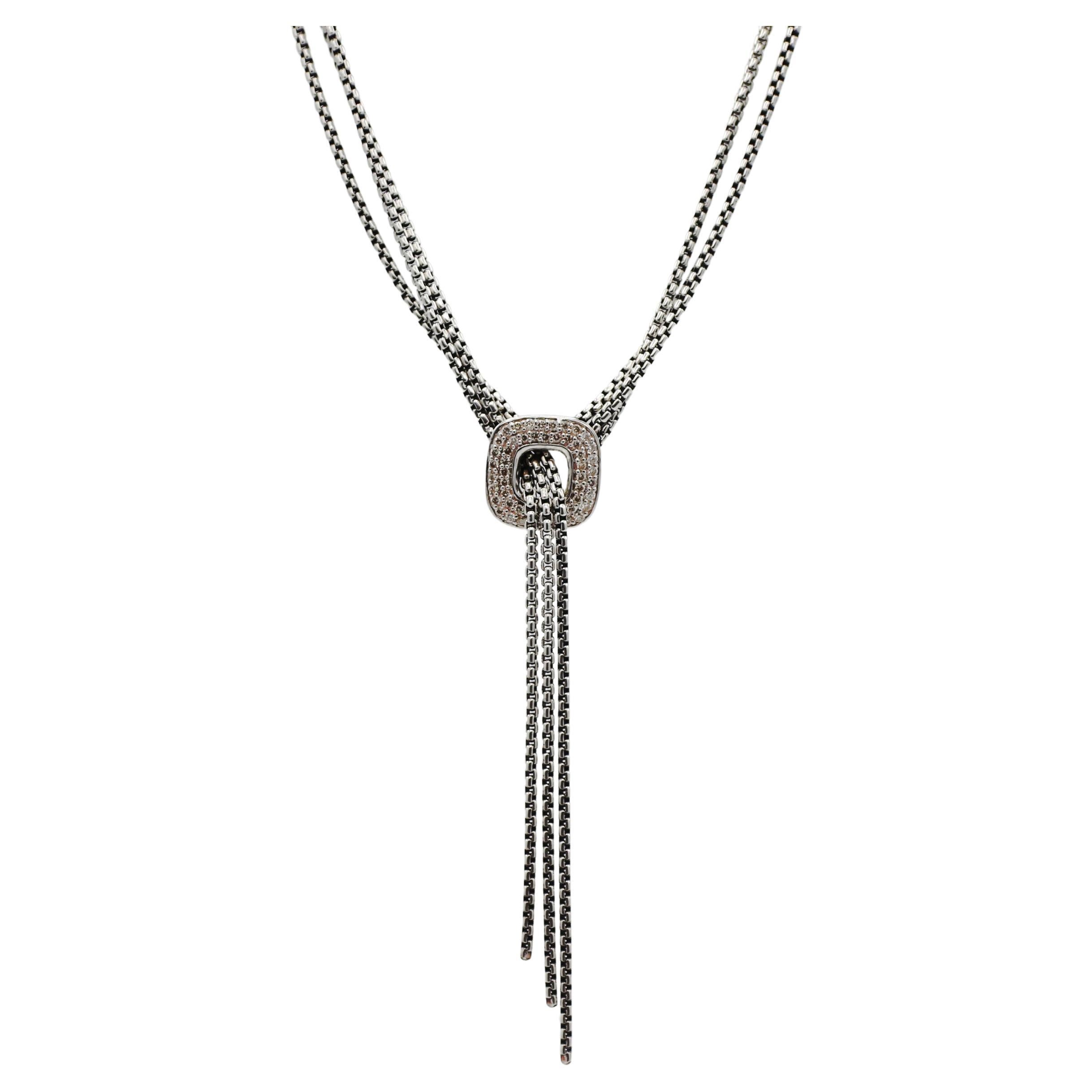A. David Yurman - Collana con ciondolo quadrato con diamanti naturali e catena a più file in argento sterling. 

Metallo: Argento Sterling 925
Peso: 21 grammi
Diamanti: Circa 0.30 CTW H-I SI diamanti naturali rotondi
Ciondolo: 14 mm
Lunghezza: 15