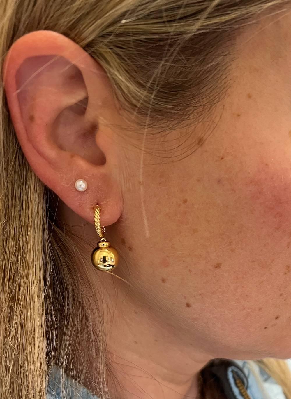 David Yurman Solari 18 Karat Yellow Gold Hoop Ball Dangle Earrings In Excellent Condition In  Baltimore, MD
