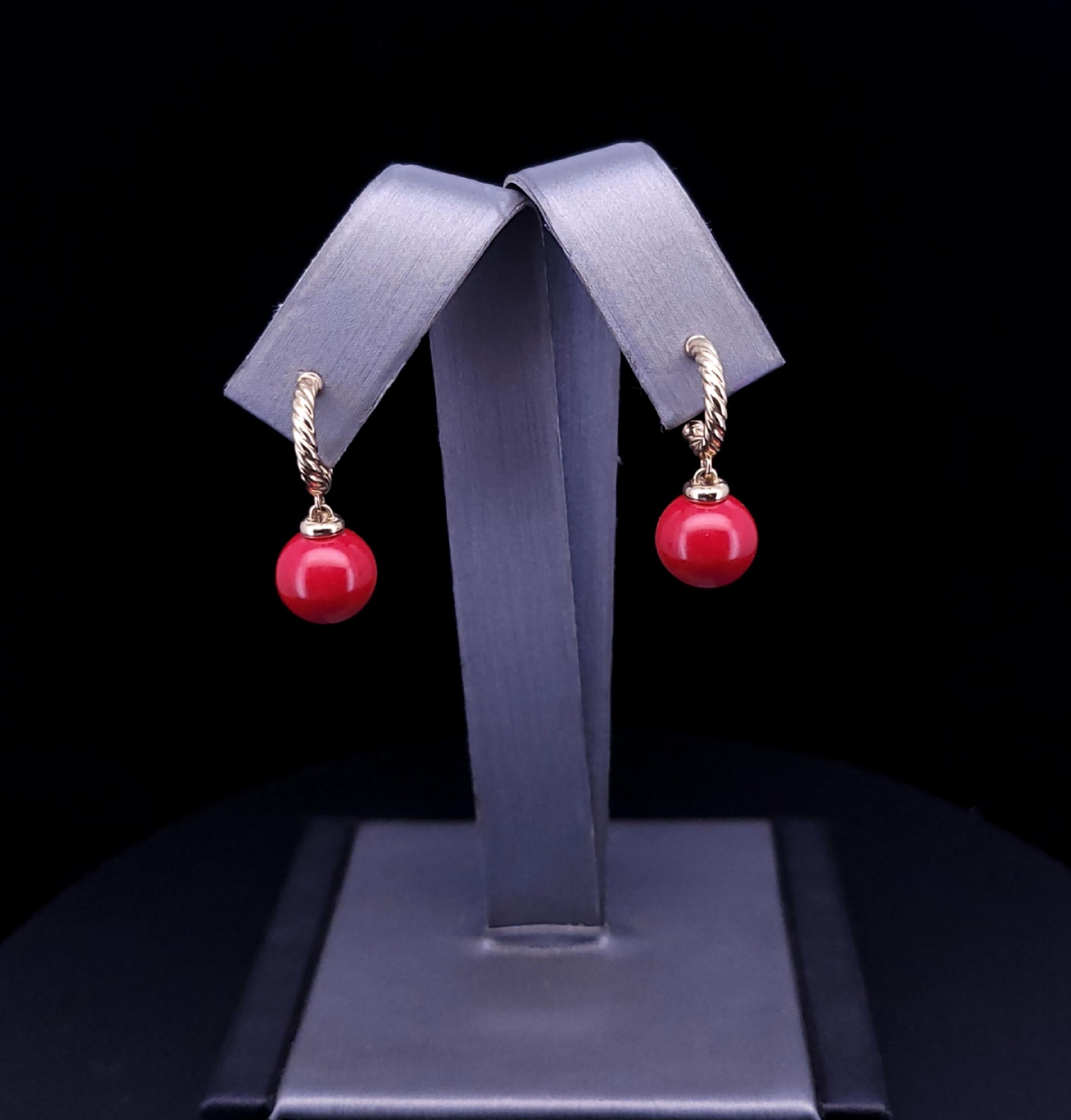 David Yurman Orecchino a cerchio Solaris in oro 18 carati con perla di smalto rosso

Metallo: Oro giallo 18K/750
Dimensione della perla: 9,3 mm
Lunghezza: 20 mm
Blocco: push back