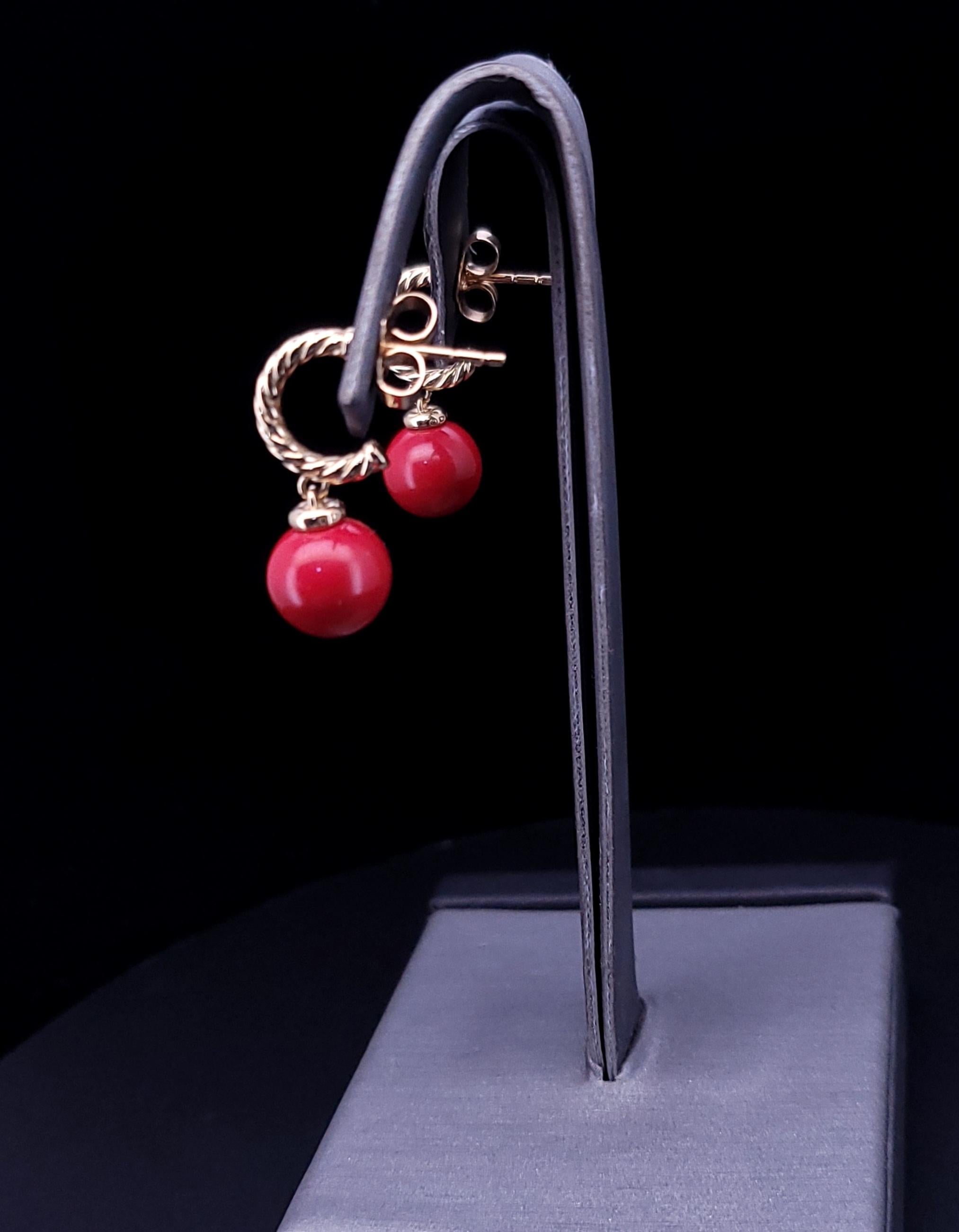 Donna David Yurman Orecchino a cerchio Solaris in oro 18 carati con perla di smalto rosso in vendita