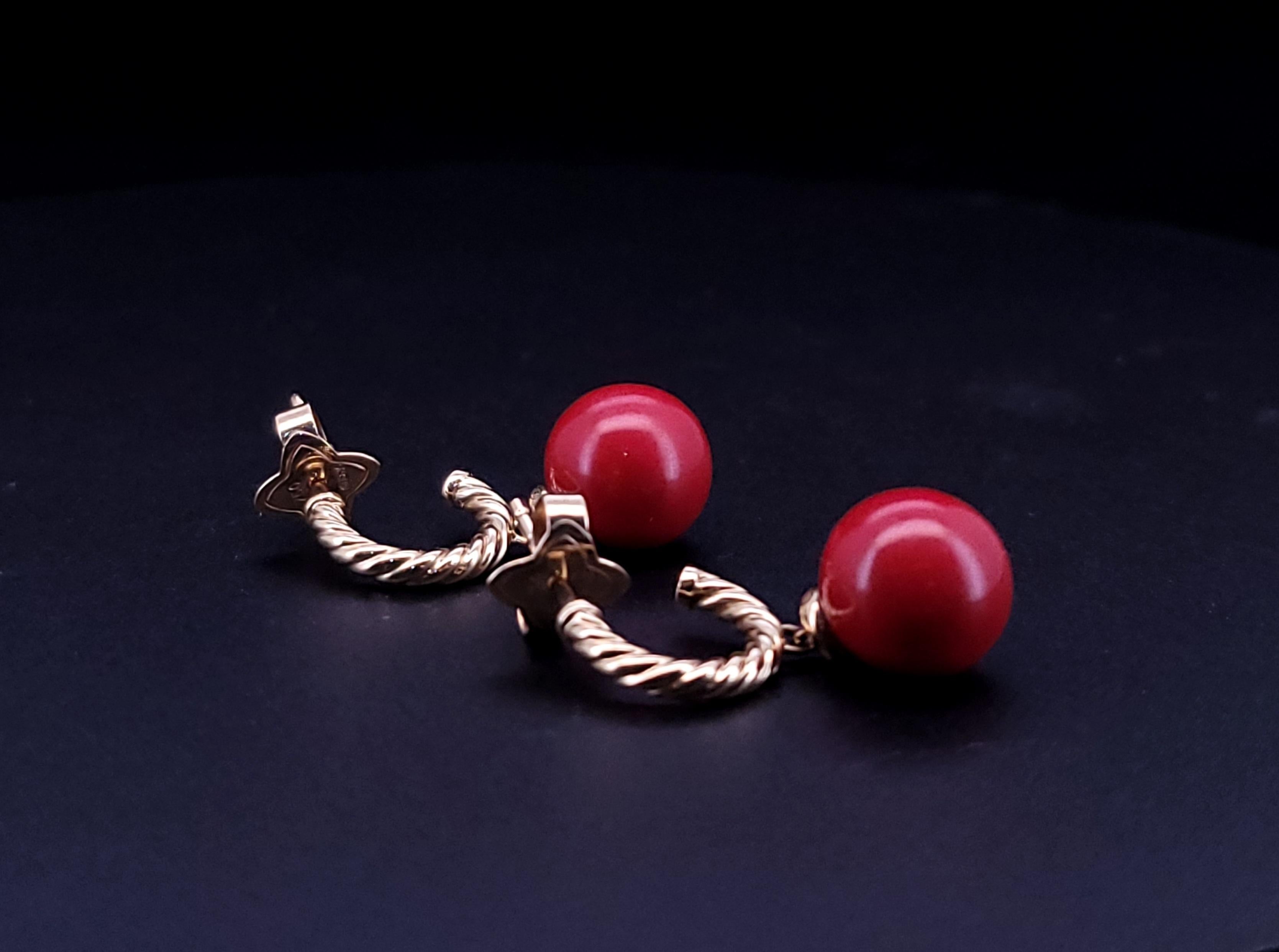 David Yurman Orecchino a cerchio Solaris in oro 18 carati con perla di smalto rosso in vendita 3