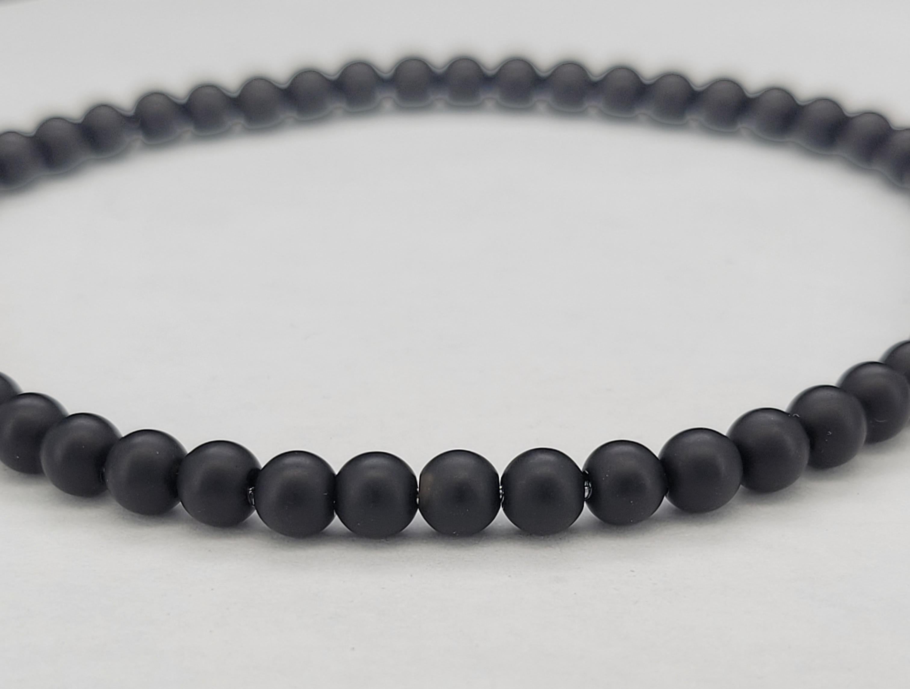 Sterling silver
Black onyx
Bracelet, 4mm
Push clasp
Style #B25406MSSBBO