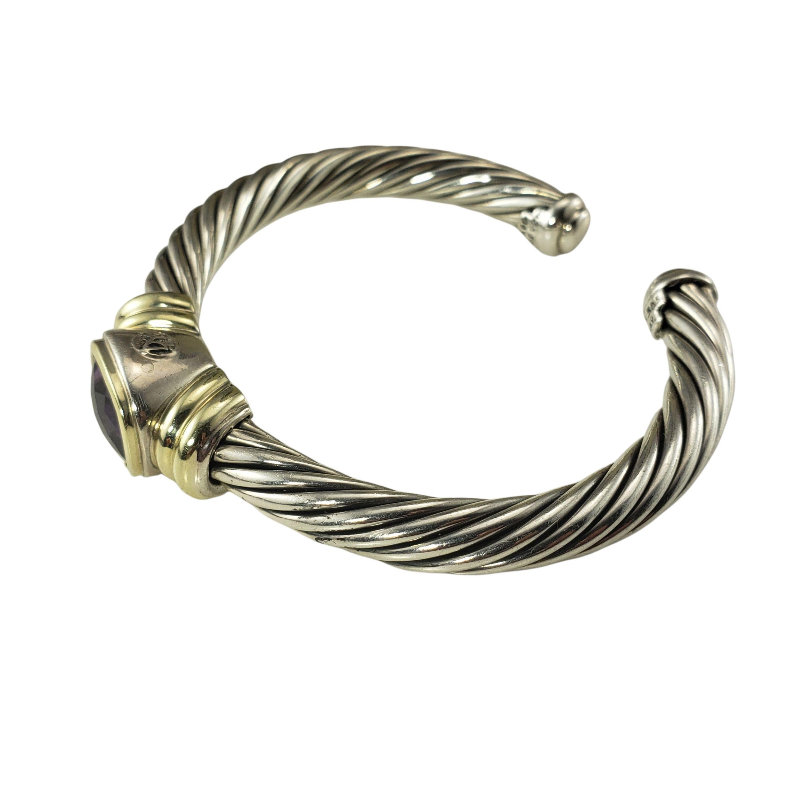 David Yurman Bracciale Noblesse in argento sterling e oro giallo 14K con ametista

Questo elegante bracciale David Yurman presenta il caratteristico cavo ritorto in argento sterling con un'ametista taglio cuscino (13 mm x 11 mm) incastonata in oro