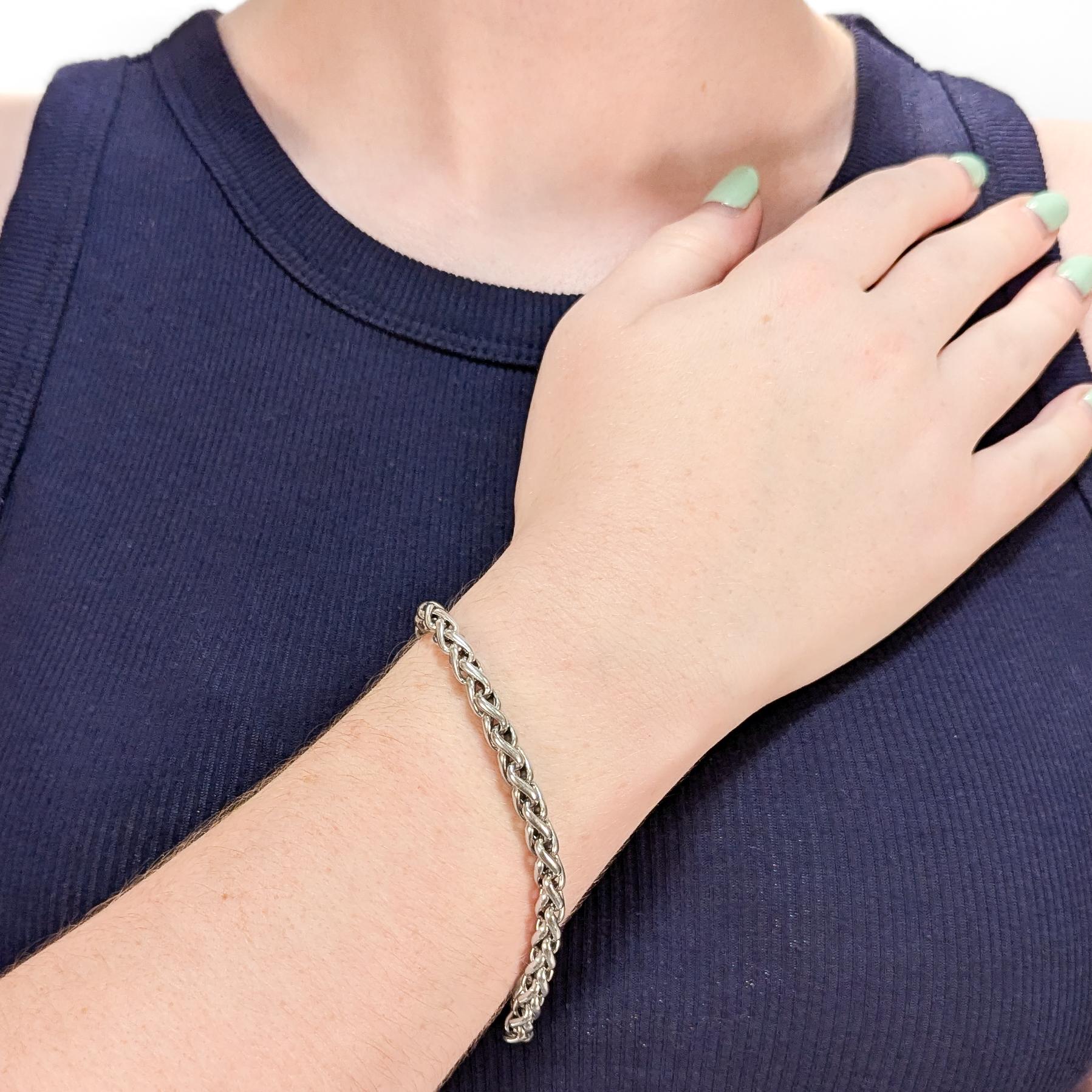 A fine signed silver bracelet.

By David Yurman.

In sterling silver with 14 karat yellow gold accents to each terminal.

In a wheat chain style in the 5mm size.

With a lobster claw and hook closure.

Marked to the hook.

Simply wonderful Yurman
