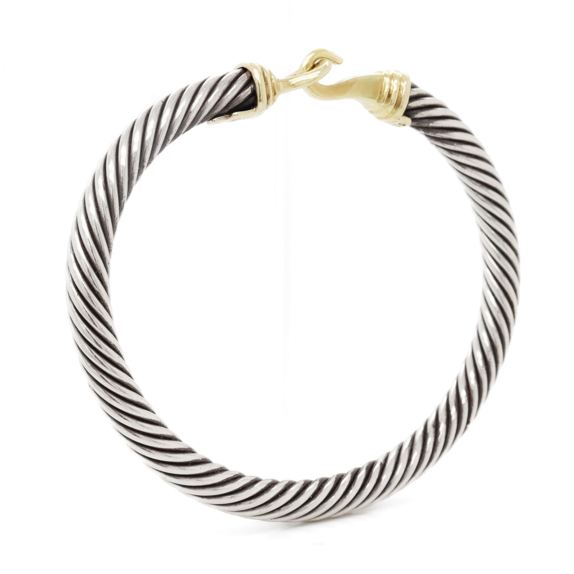 Un bracelet de créateur de qualité.

Par David Yurman.

En argent sterling et en or 14 carats.

Dans le modèle Buckle Classic Cable.

Marqué sur l'une des bornes pour 925 / 585 / ©DY.

Un bracelet tout simplement magnifique !

Date :
Fin du 20e