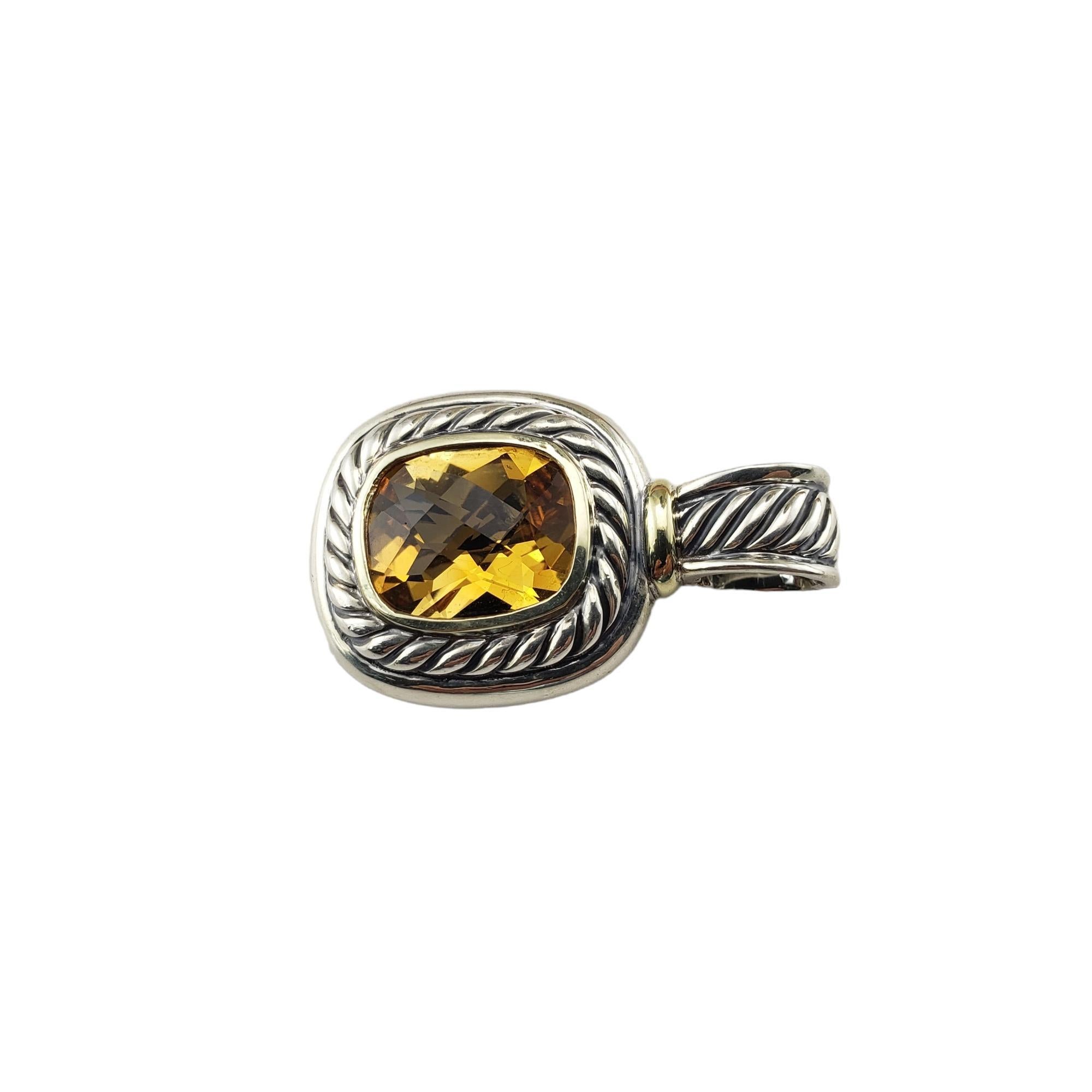 Vintage David Yurman Sterling Silver and 14K Yellow Gold and Citrine Albion Pendant-

This elegant pendant by David Yurman features one faceted citrine gemstone set in beautifully detailed sterling silver and 14K yellow gold.

Size:  31.3 mm x 19.2