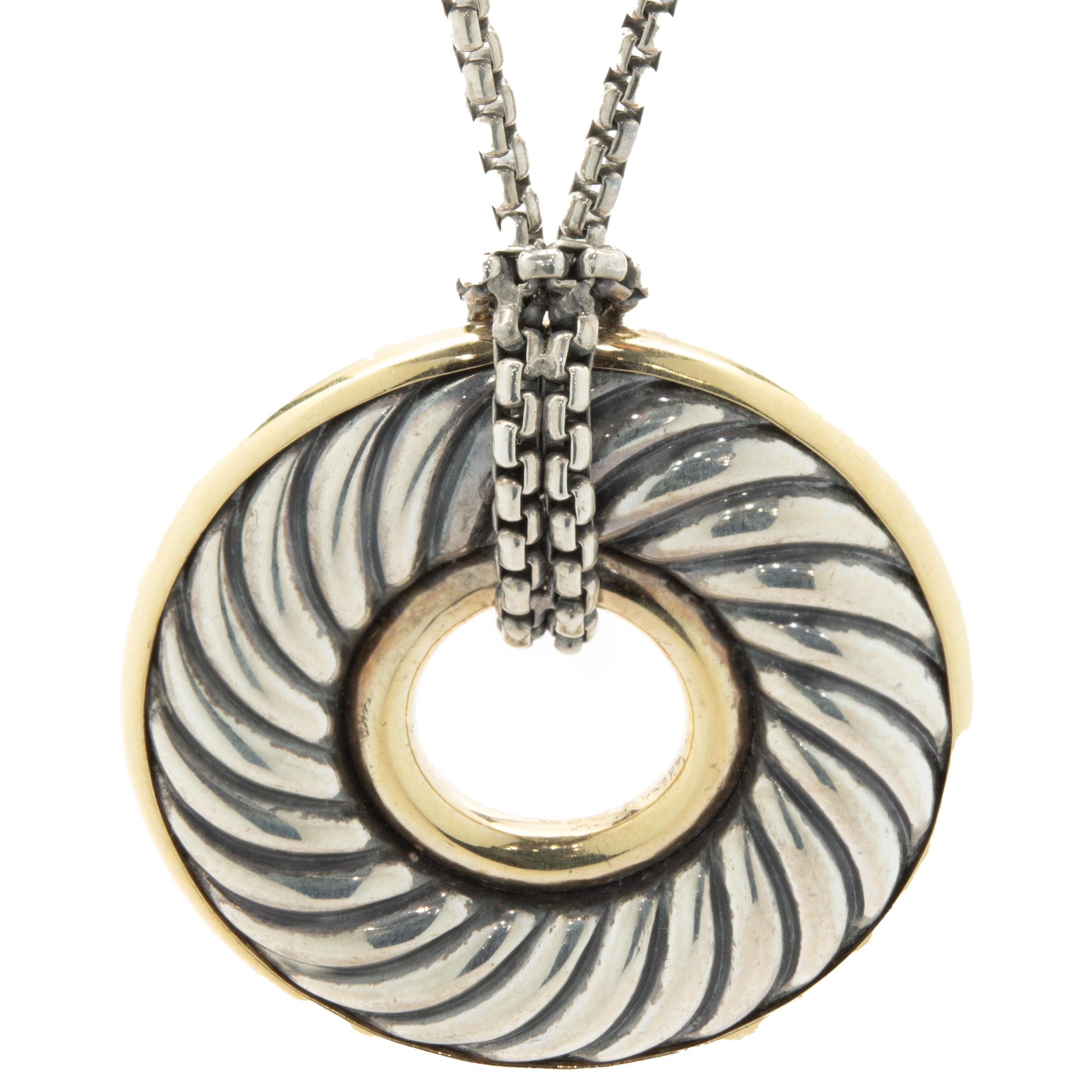 Designer: David Yurman
MATERIAL: Sterlingsilber / 18K Gelbgold
Abmessungen: Halskette misst 18-Zoll in der Länge

Keine Box oder Papiere enthalten
Garantiert authentisch durch den Verkäufer
