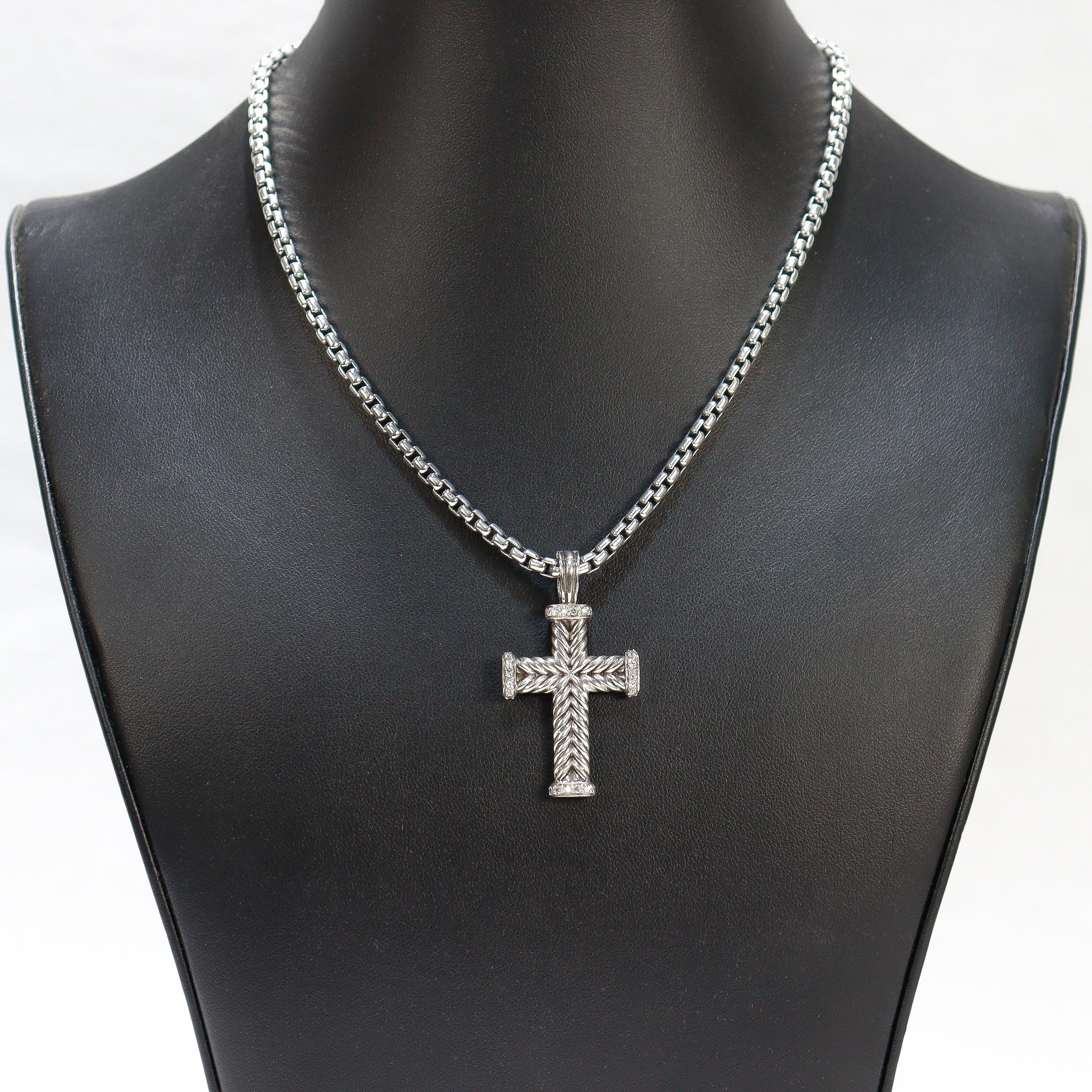 David Yurman - Collana con ciondolo a forma di croce e diamanti in argento sterling da 33 mm - e David Yurman - Collana con ciondolo a forma di croce e diamanti in vendita 4