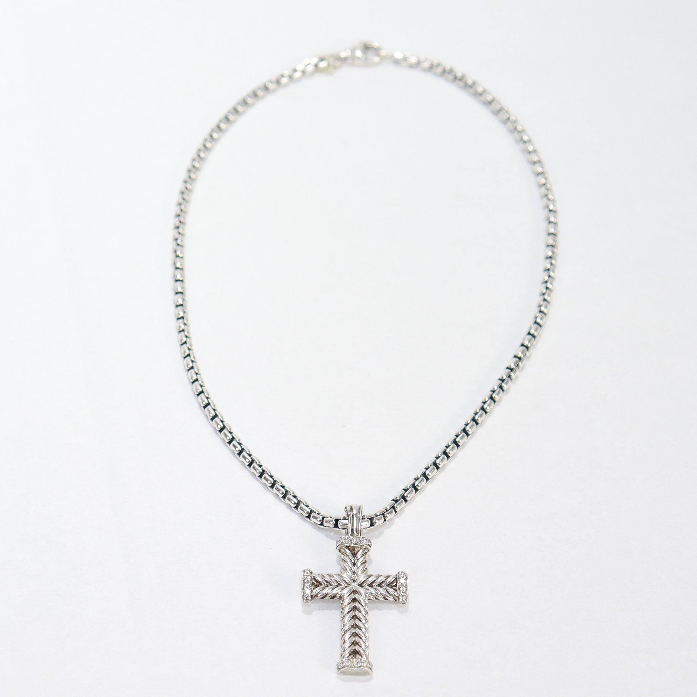 David Yurman - Collana con ciondolo a forma di croce e diamanti in argento sterling da 33 mm - e David Yurman - Collana con ciondolo a forma di croce e diamanti In condizioni buone in vendita a Philadelphia, PA