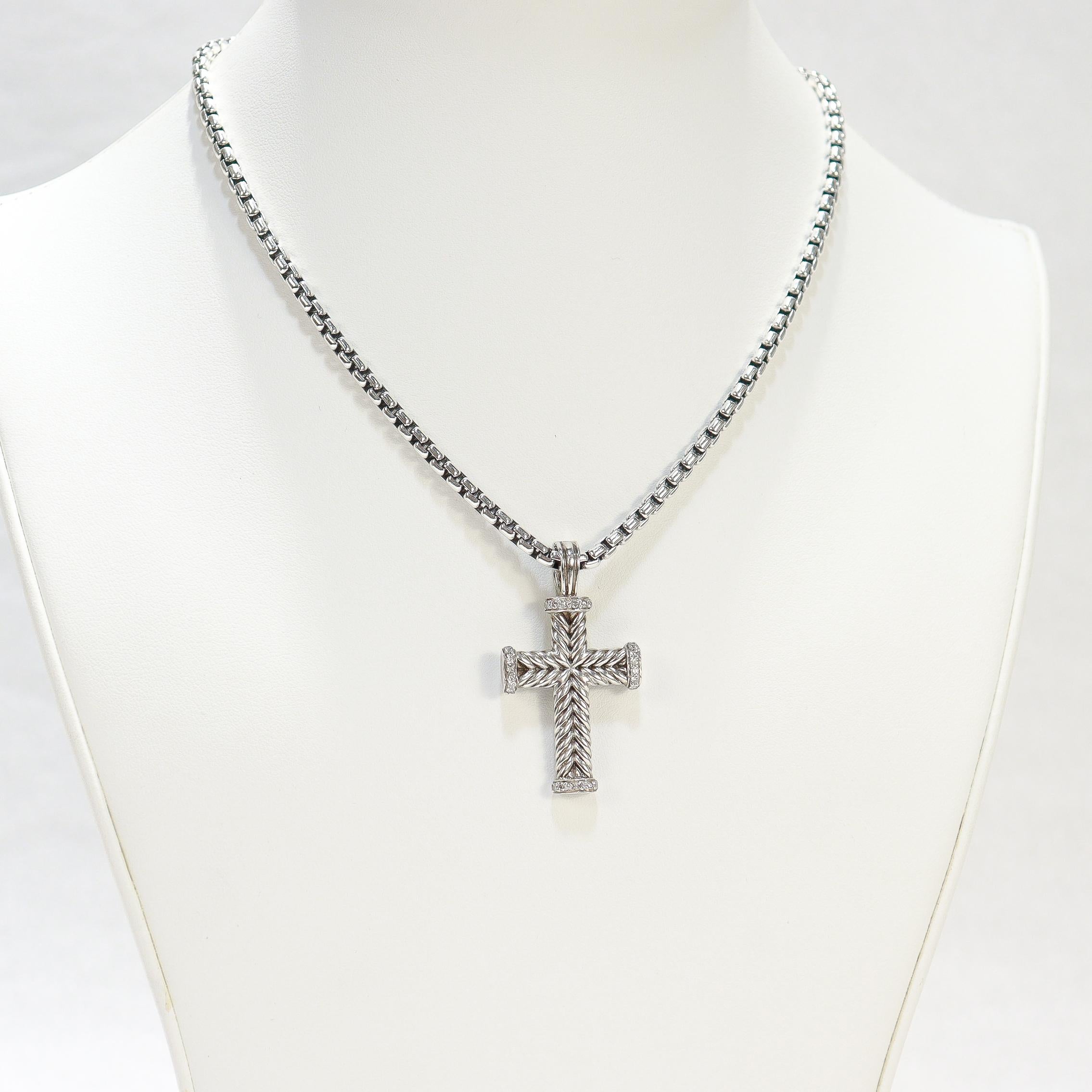 David Yurman - Collana con ciondolo a forma di croce e diamanti in argento sterling da 33 mm - e David Yurman - Collana con ciondolo a forma di croce e diamanti in vendita 1
