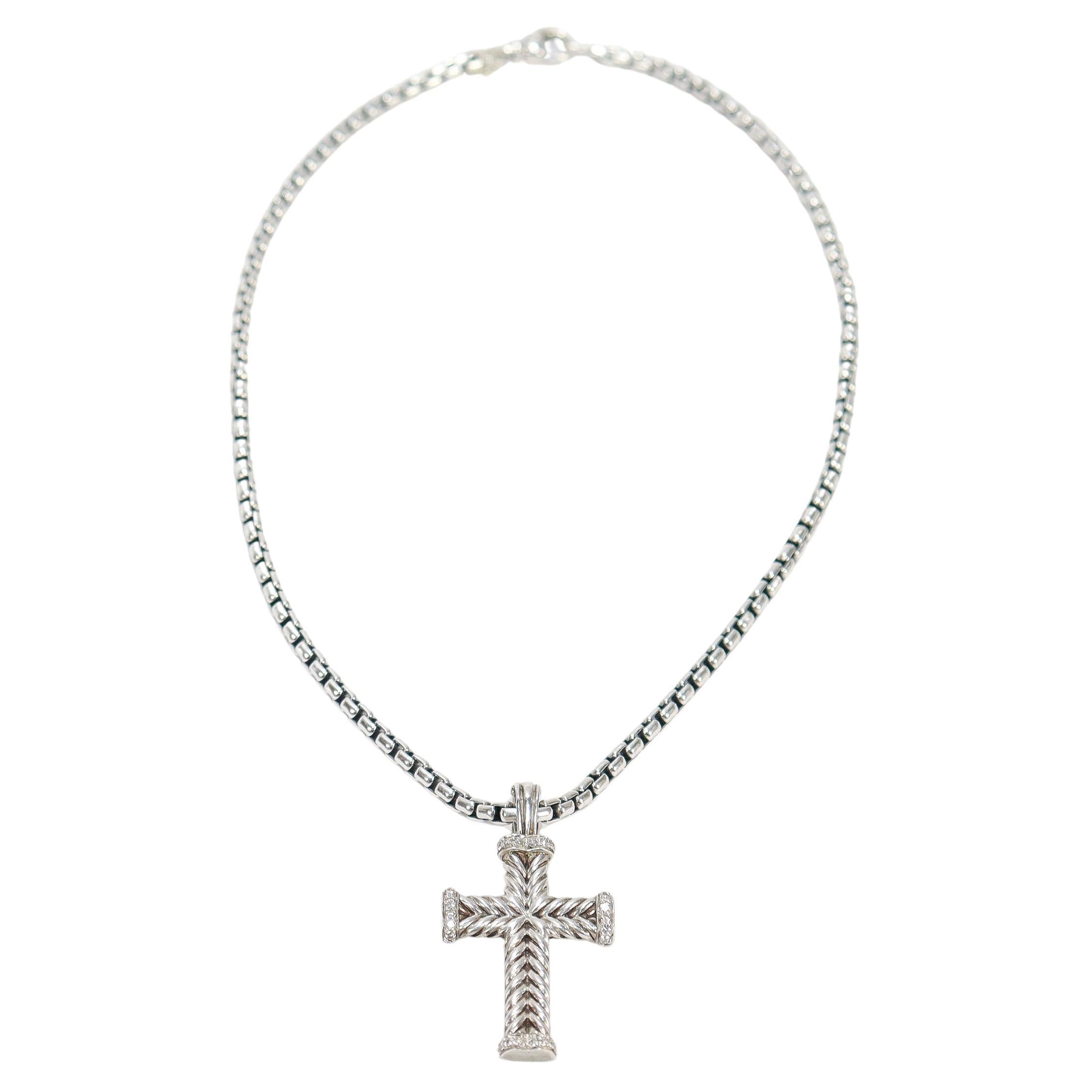 David Yurman - Collana con ciondolo a forma di croce e diamanti in argento sterling da 33 mm - e David Yurman - Collana con ciondolo a forma di croce e diamanti in vendita