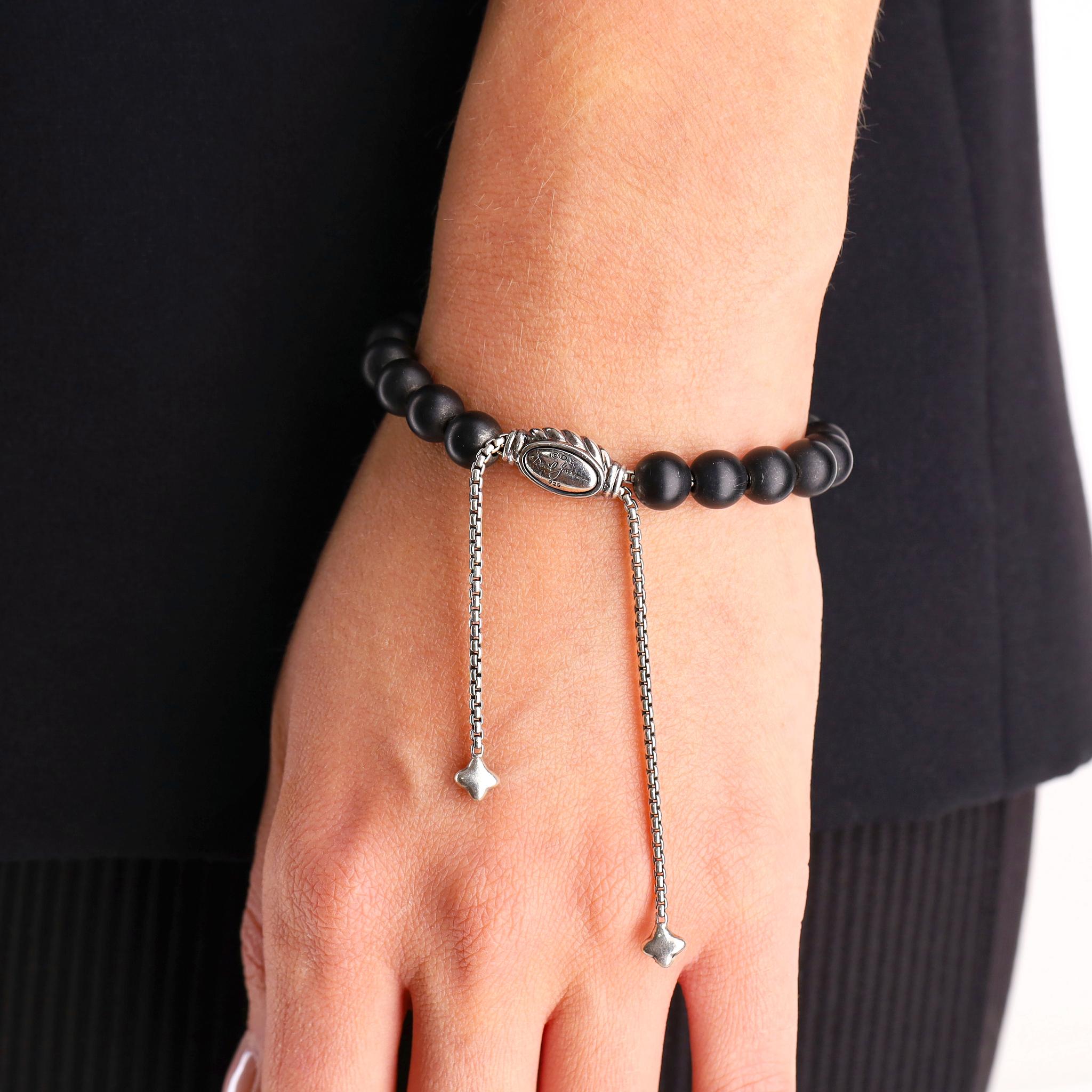 David Yurman Bracciale con perle spirituali in argento, diamanti neri e onice

Dalla Spiritual Beads Collection'S questo bracciale è realizzato con perline di onice nero opaco e una singola perlina con diamanti neri incastonati, per un totale di